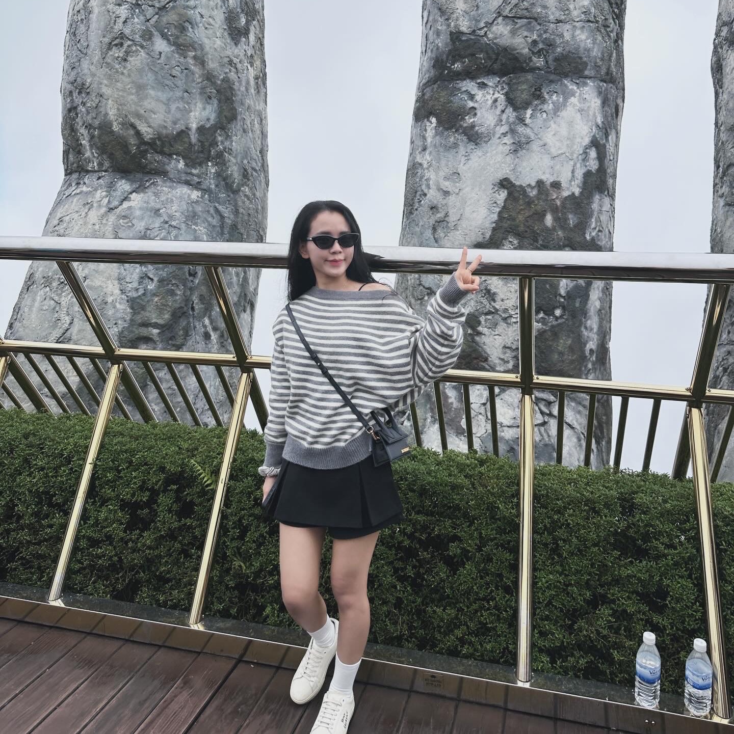 Apple Watch SE 2nd 44mm GPS Midnight Aluminium Case with Sport Band M/L Midnight (Korean Ver.), Jacquemus Le Chiquito Signature Leather Mini Handbag Black 착용 스타일 - 1