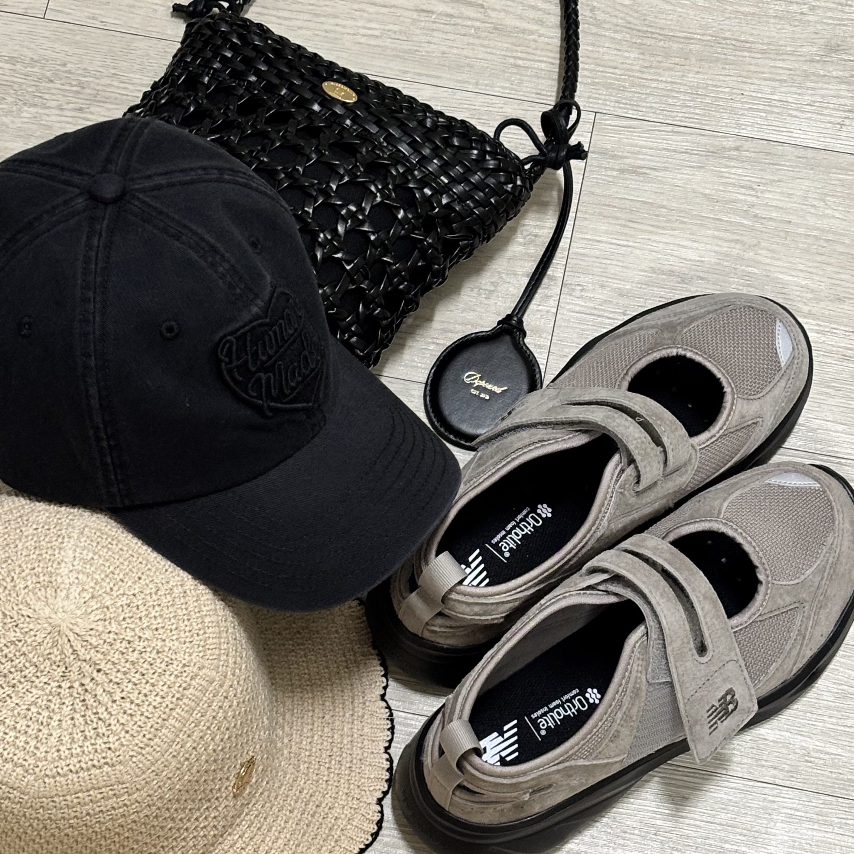 Human Made 6 Panel Twill Cap Black, (W) New Balance Breeze SD2203 Taupe 착용 스타일