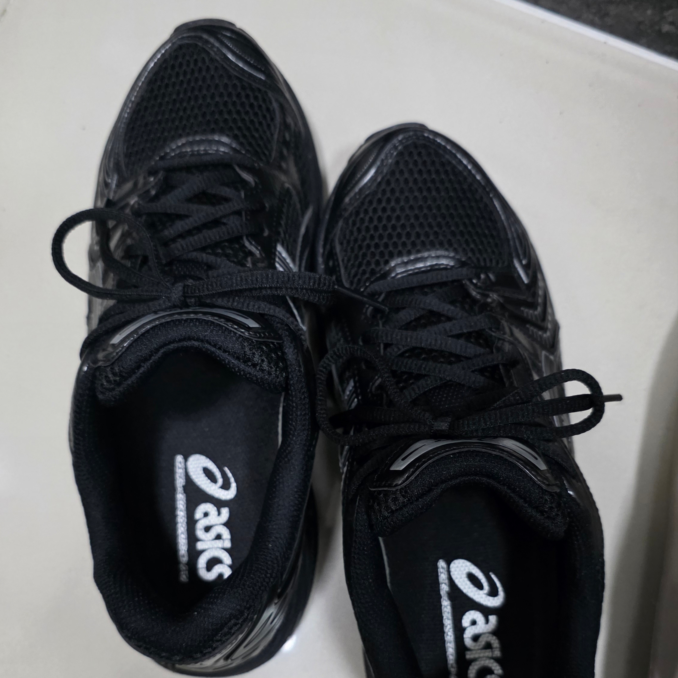 Asics Gel-Kayano 14 Black Pure Silver 착용 스타일