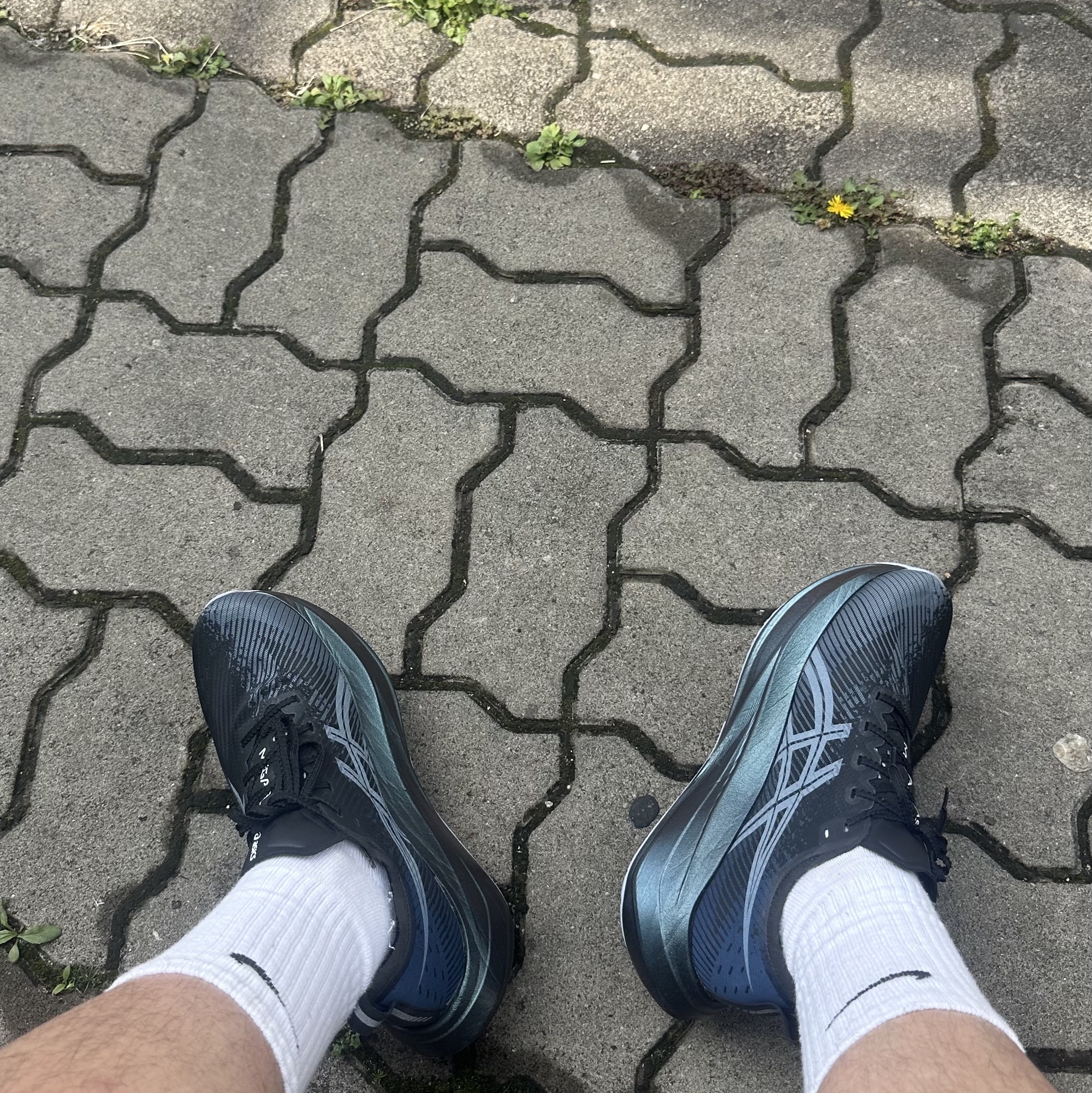 Asics Megablast Black White 착용 스타일
