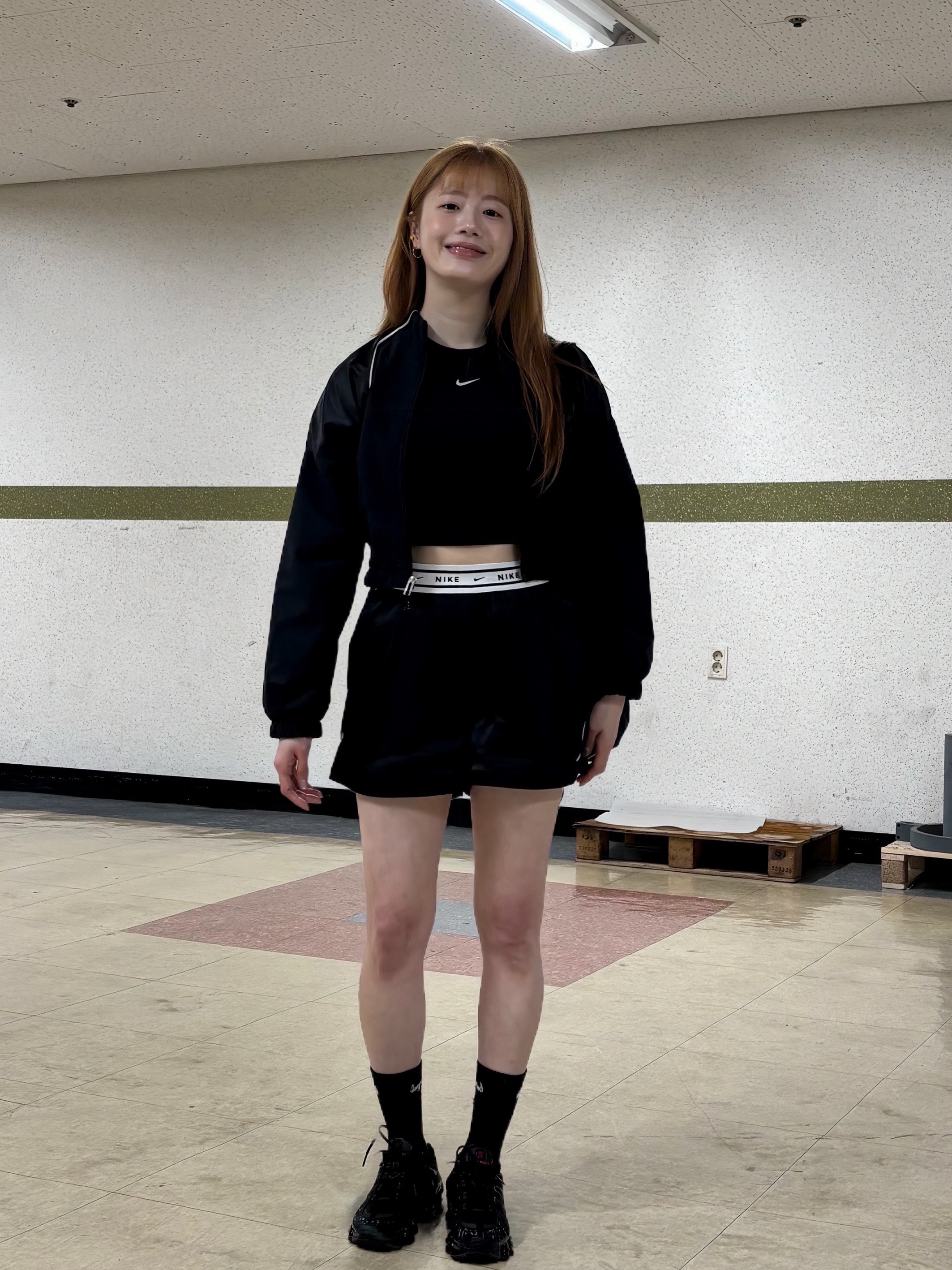 (W) Nike Shox TL Black and Max Orange, (W) NIke NSW Loose Fit Mid-Rise Satin Shorts Black Sail - Asia 착용 스타일 - 7