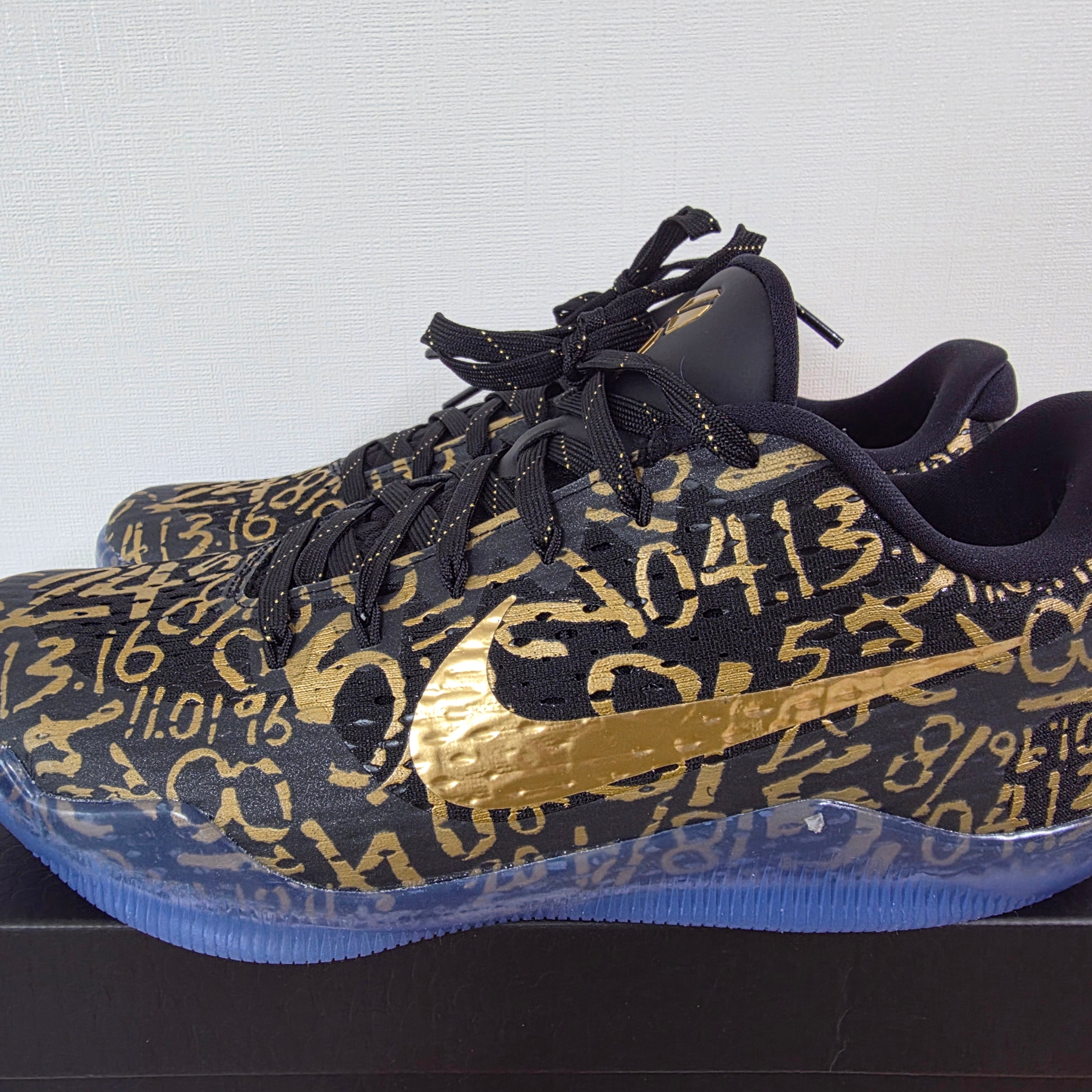 Nike Kobe 11 Protro Black and Metallic Gold 착용 스타일 - 1