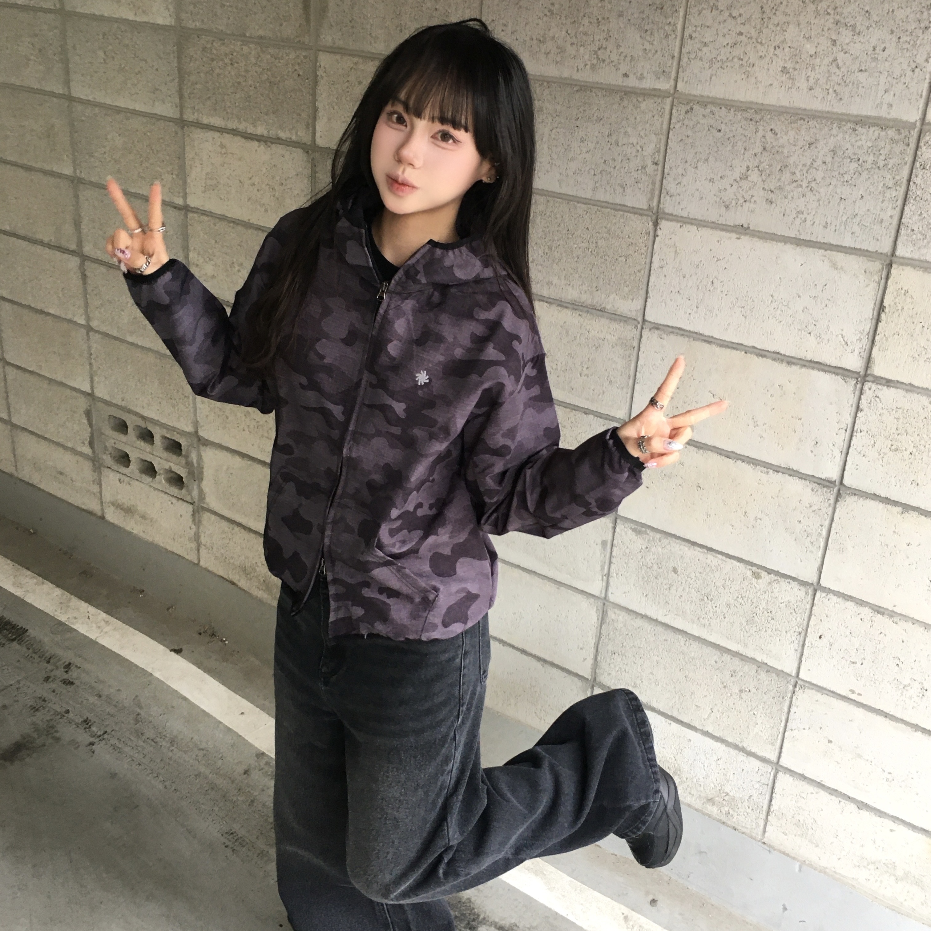 SLOW RECORD HOUSE Ripstop Camo Windbreaker Charcoal 착용 스타일 - 1