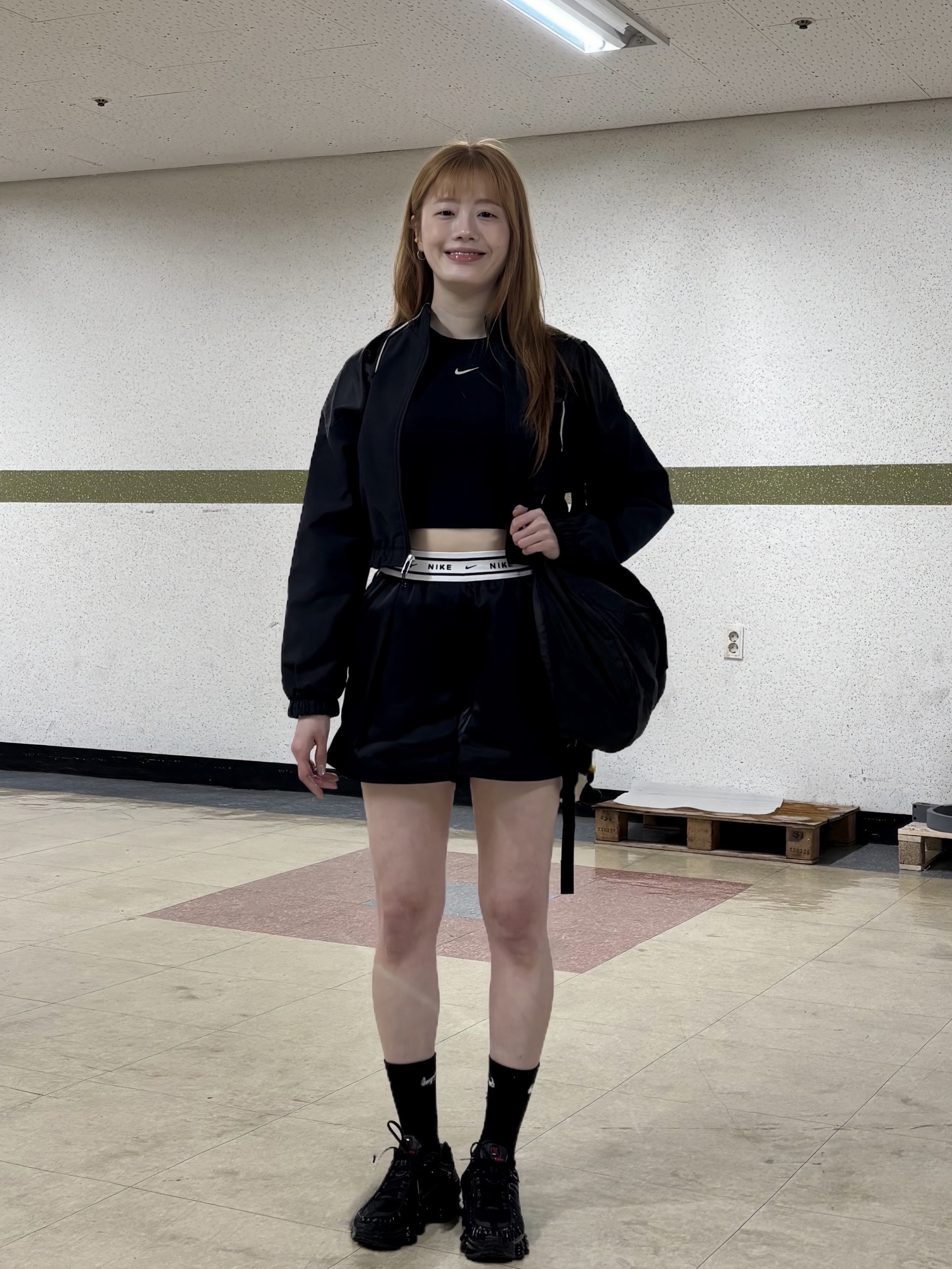 (W) Nike Shox TL Black and Max Orange, (W) NIke NSW Loose Fit Mid-Rise Satin Shorts Black Sail - Asia 착용 스타일 - 1