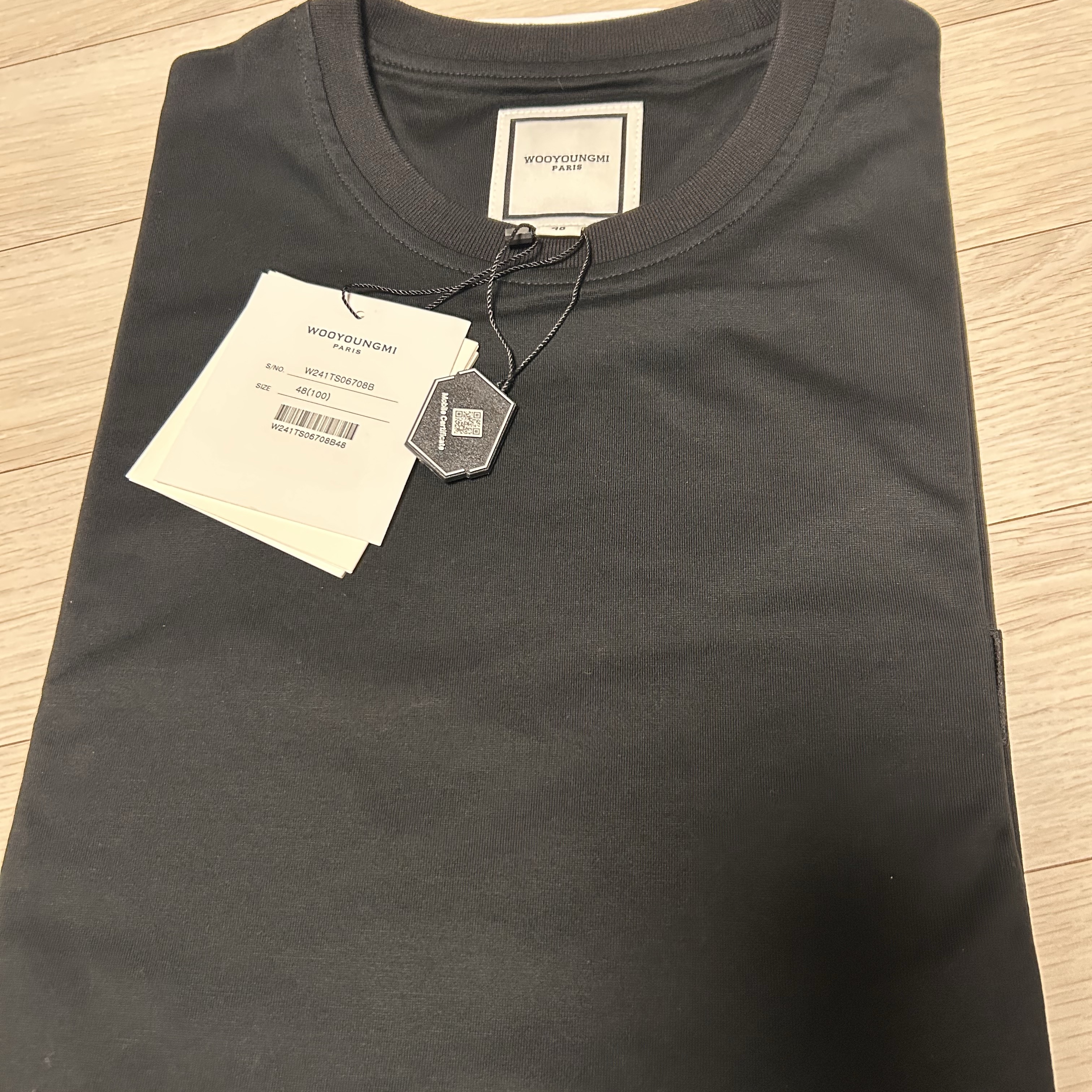 Wooyoungmi Flower Back Logo T-Shirt Black - 24SS 착용 스타일 - 2