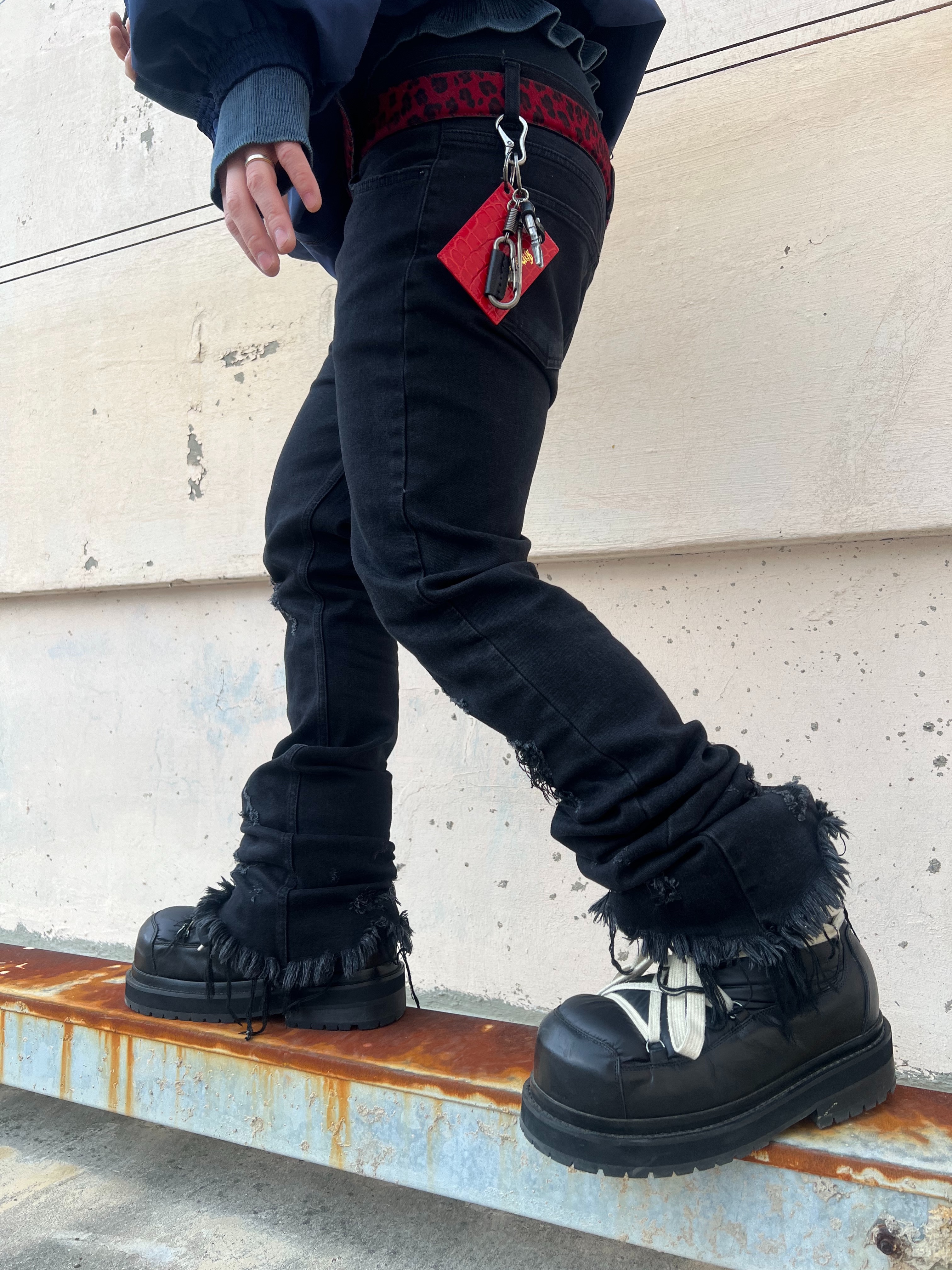 Undermycar Maigan Padded Shoulder Zip-Up Blouson India Ink - 23FW, Undermycar Calf Hair Module Belt Strap Red Leopard 착용 스타일 - 6