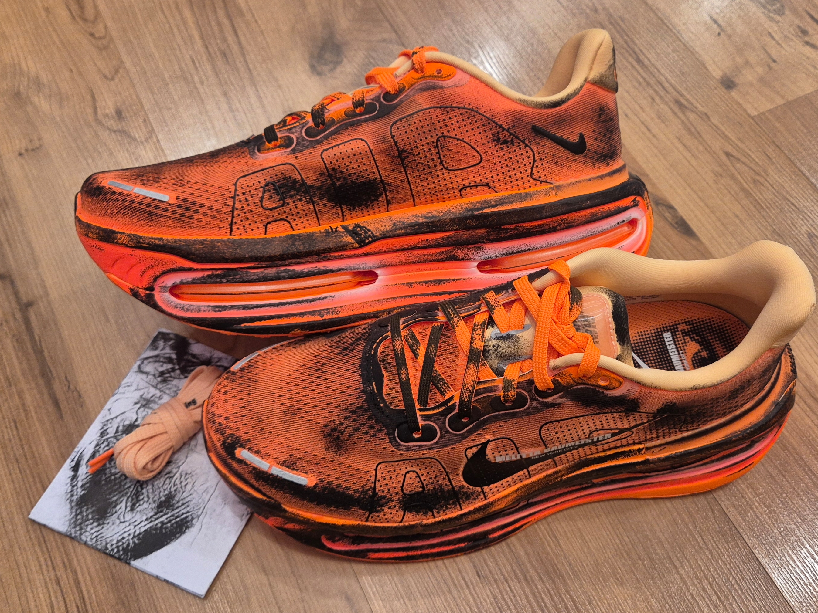 (W) Nike x Melitta Baumeister Vomero Premium Total Orange and Orange Chalk 착용 스타일 - 2