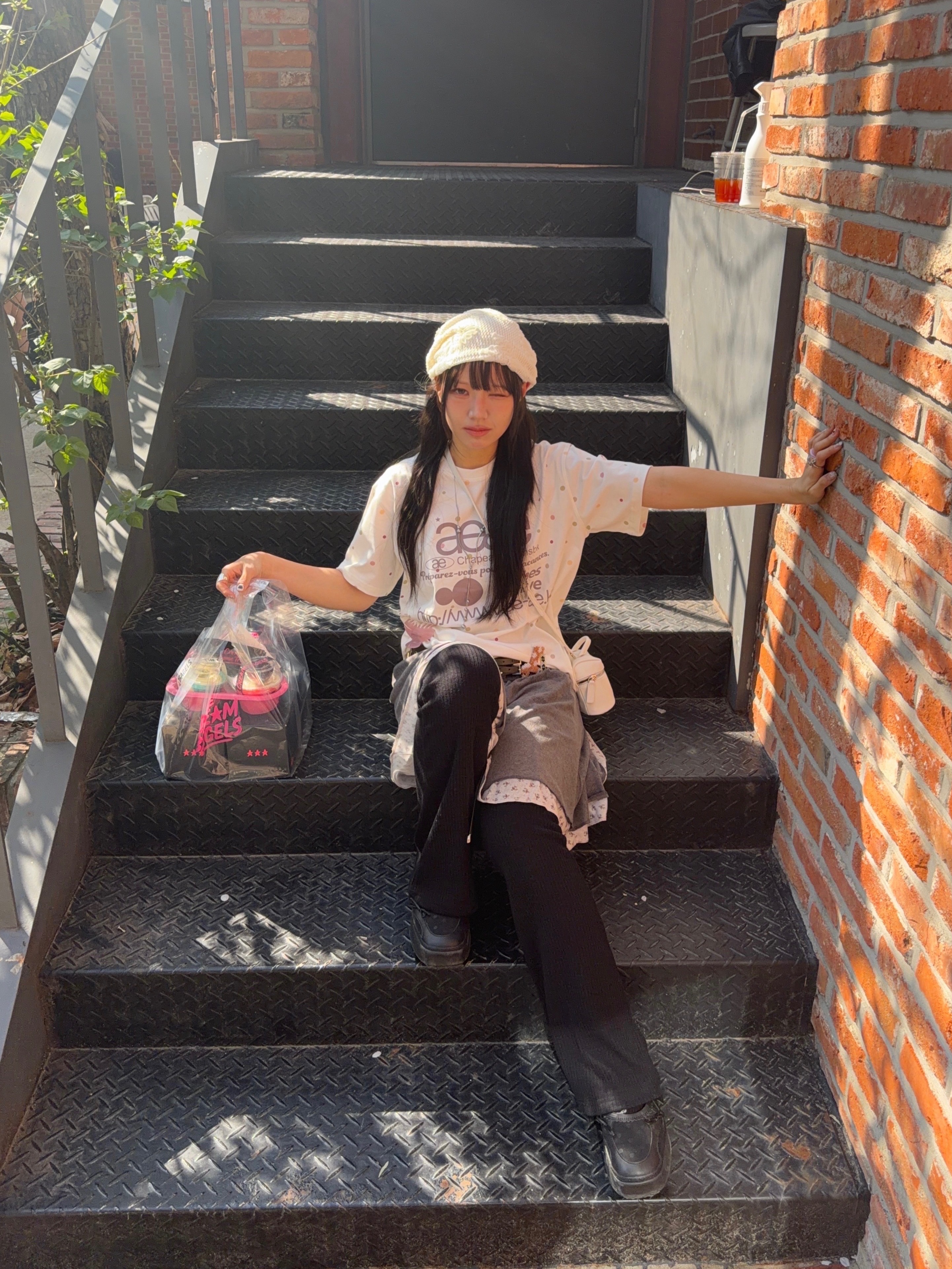 AEAE Layered Skirt Charcoal, AEAE Web Logo Flower T-Shirts Light Grey 착용 스타일 - 4