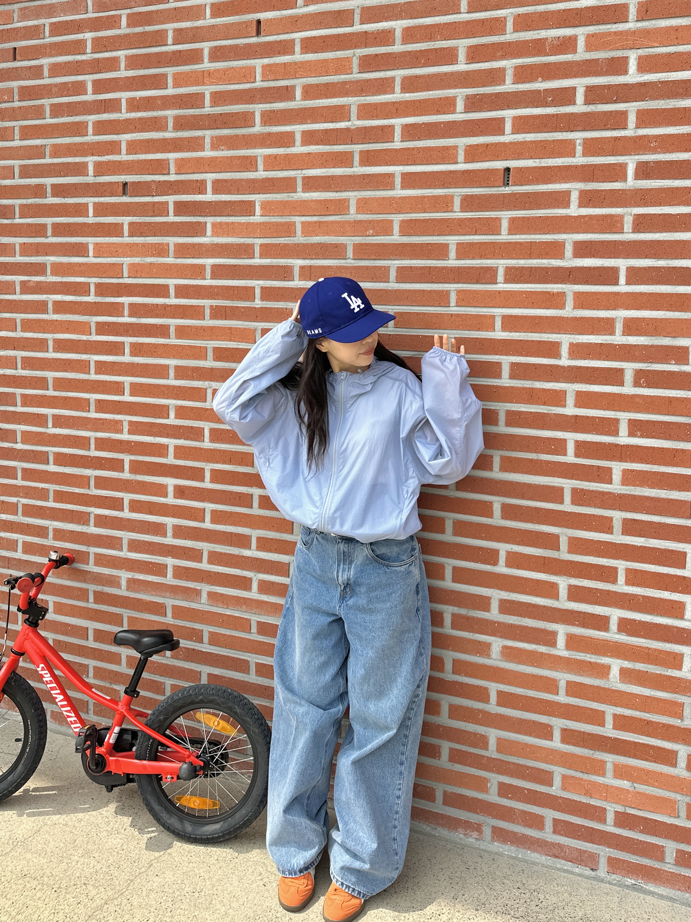 New Era x Beams LA Dodgers 9FIFTY Retro Crown Cap Blue, Onitsuka Tiger Tokuten Fiery Red Cream 착용 스타일 - 1