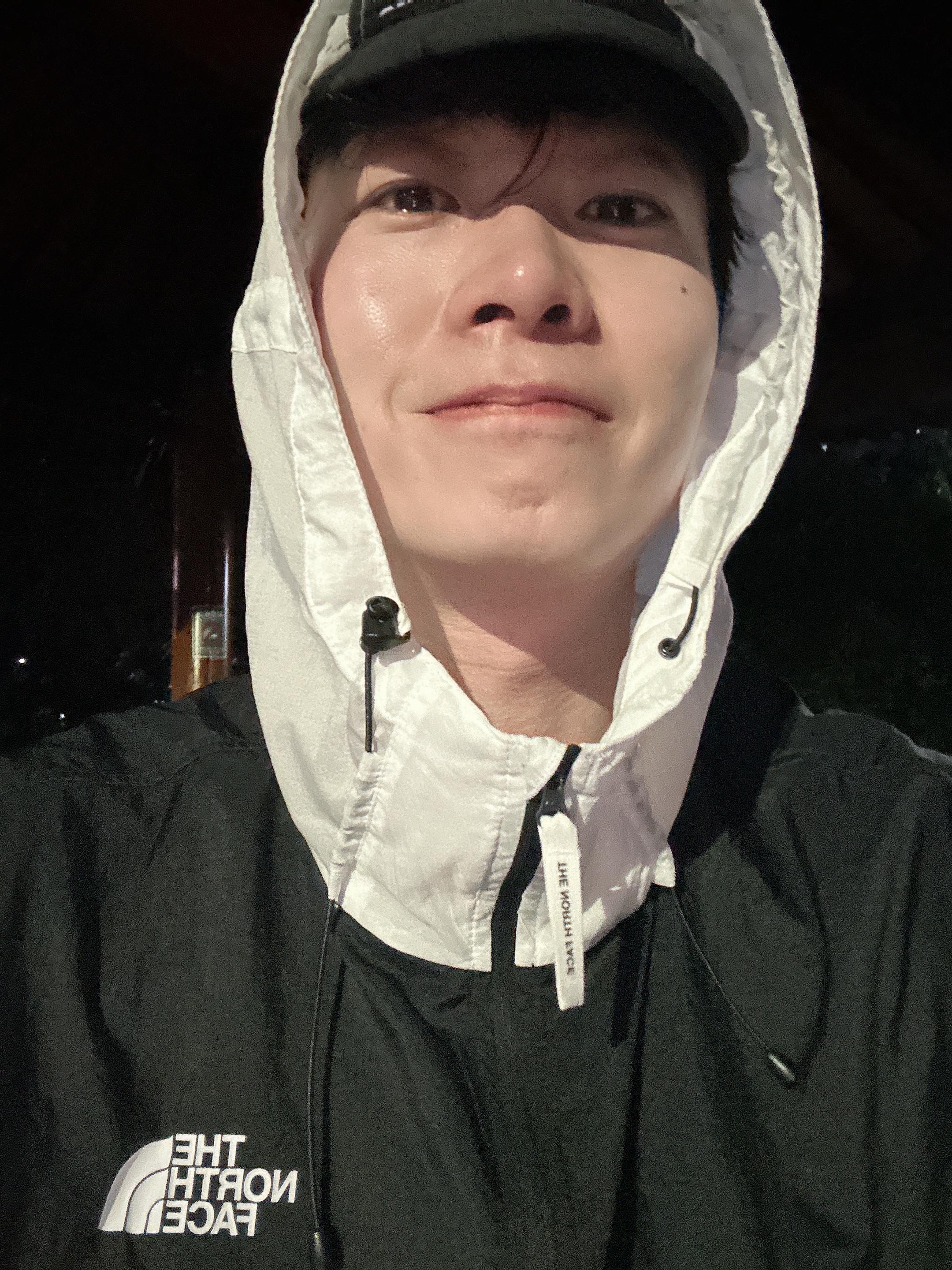 The North Face White Label Ruben Jacket White, Patagonia Duckbill Cap Black 착용 스타일 - 1