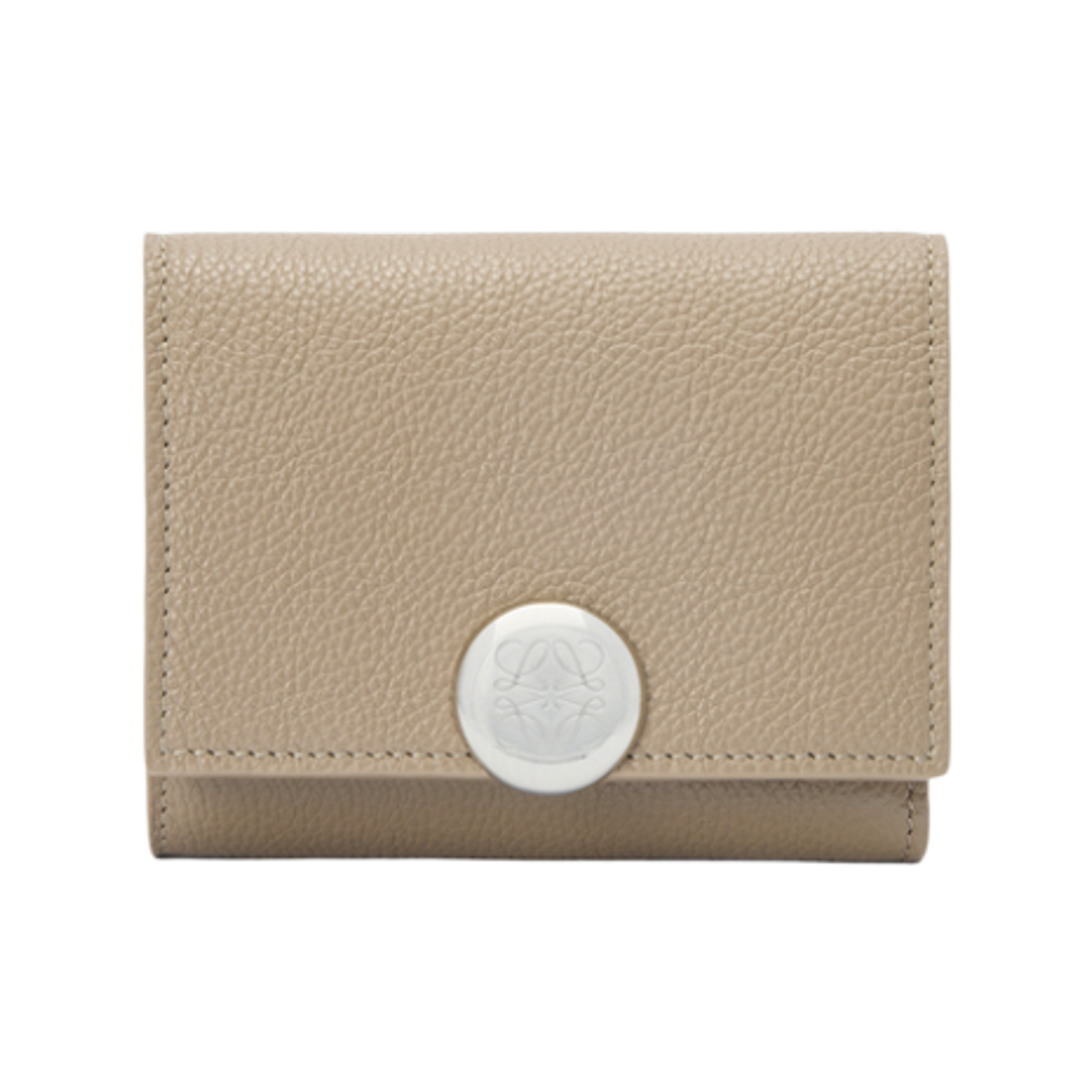 ๋ก์๋ฒ ํ๋ธ ๊ทธ๋ ์ธ ์นดํ์คํจ ํ๋ธ ํธ๋ผ์ดํด๋ ์๋ ํด๋ ์ด(Loewe Pebble Trifold Wallet in Pebble Grain Calfskin Clay)