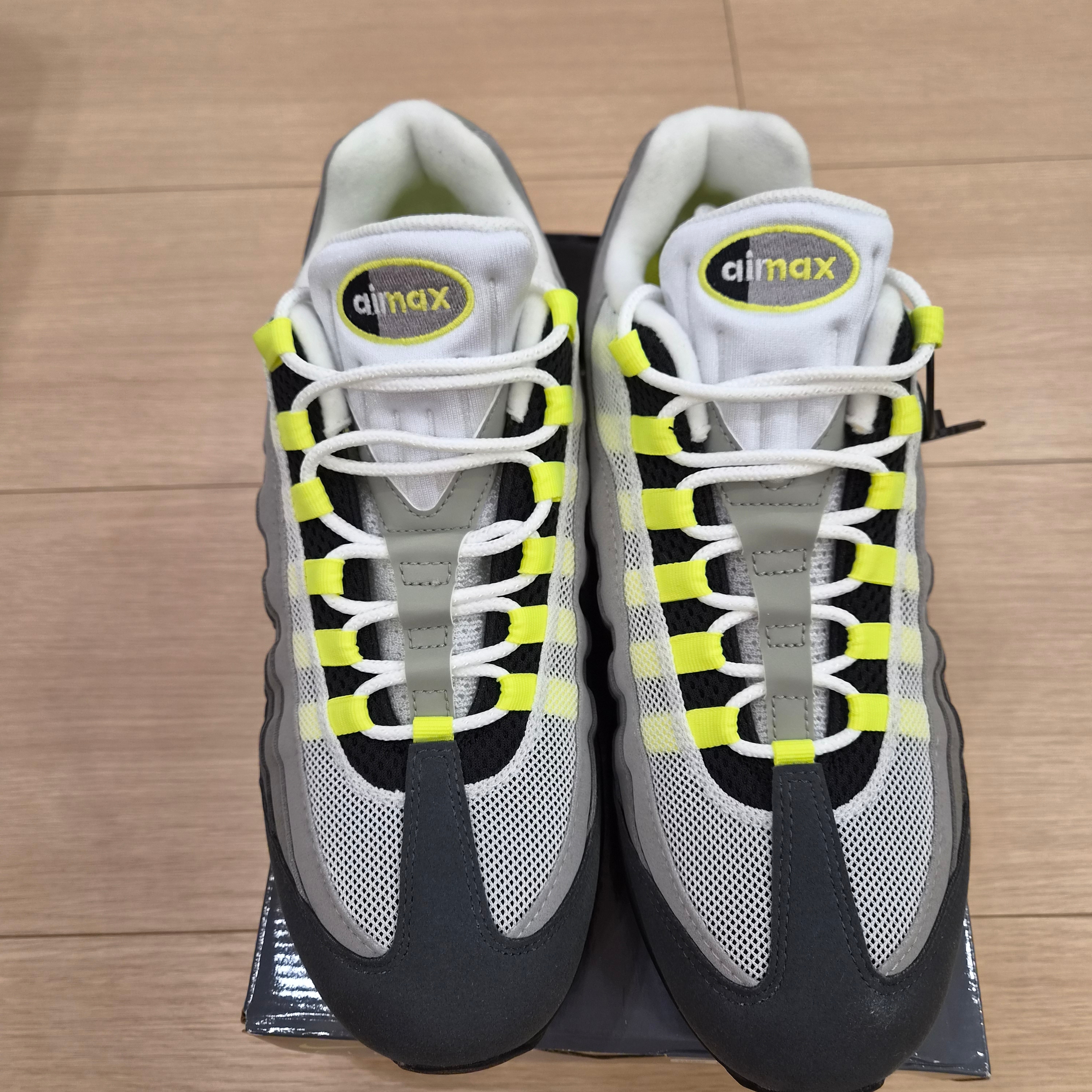 Nike Air Max 95 OG Neon 착용 스타일 - 3