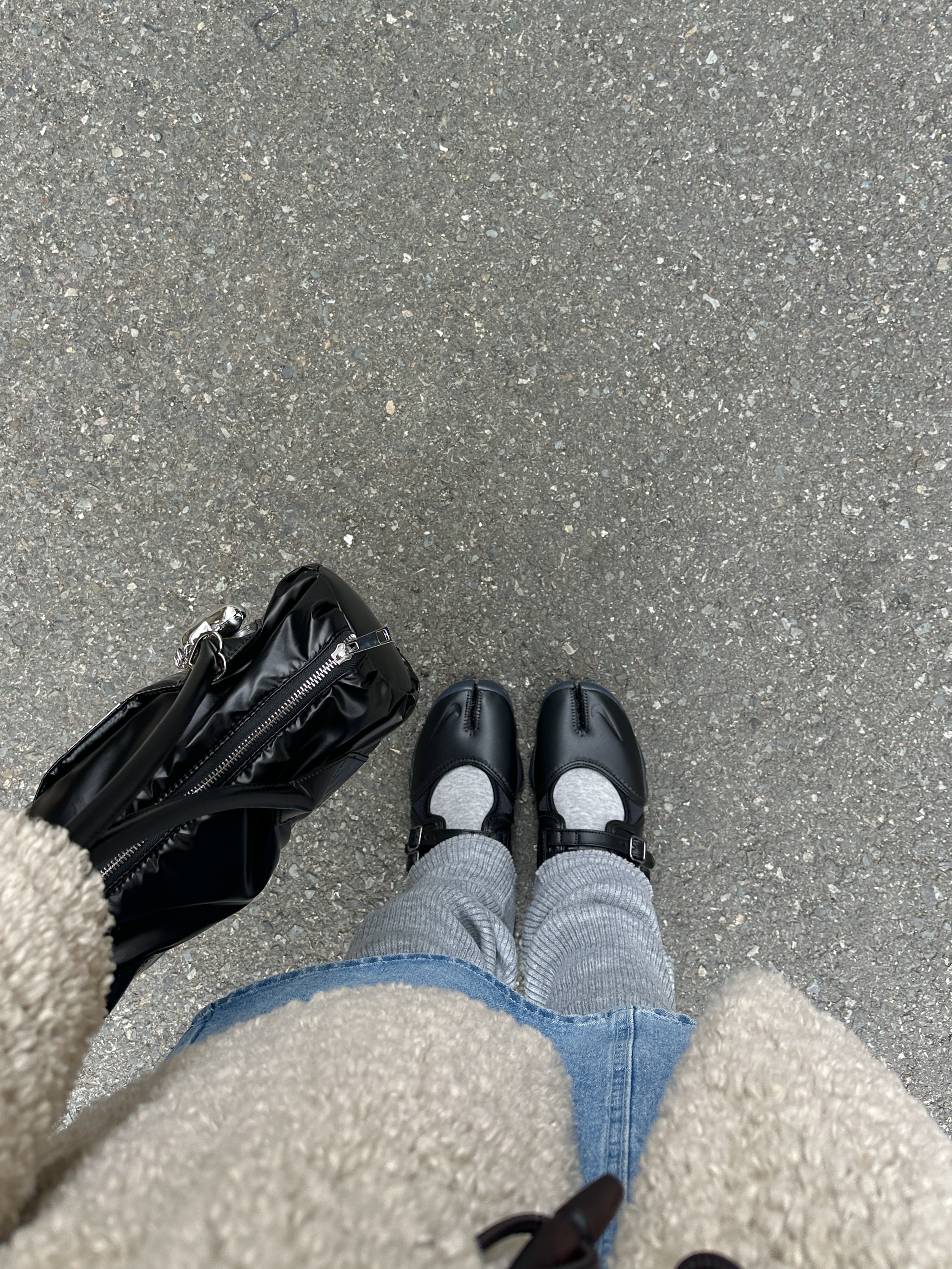 (W) Nike Air Rift Breathe Strap Black 착용 스타일 - 2