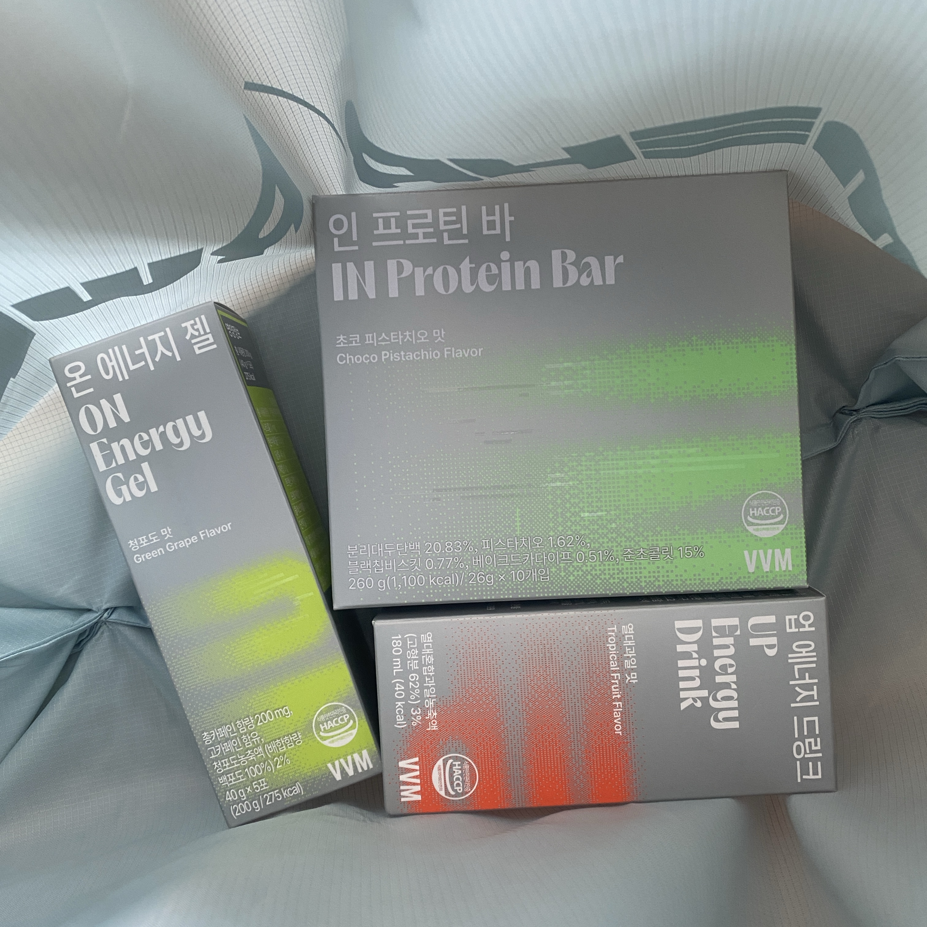 [KREAM 단독] VVM ON Energy Gel 40g * 5ea 1box, [KREAM 단독] VVM UP Energy Drink 180ml 착용 스타일