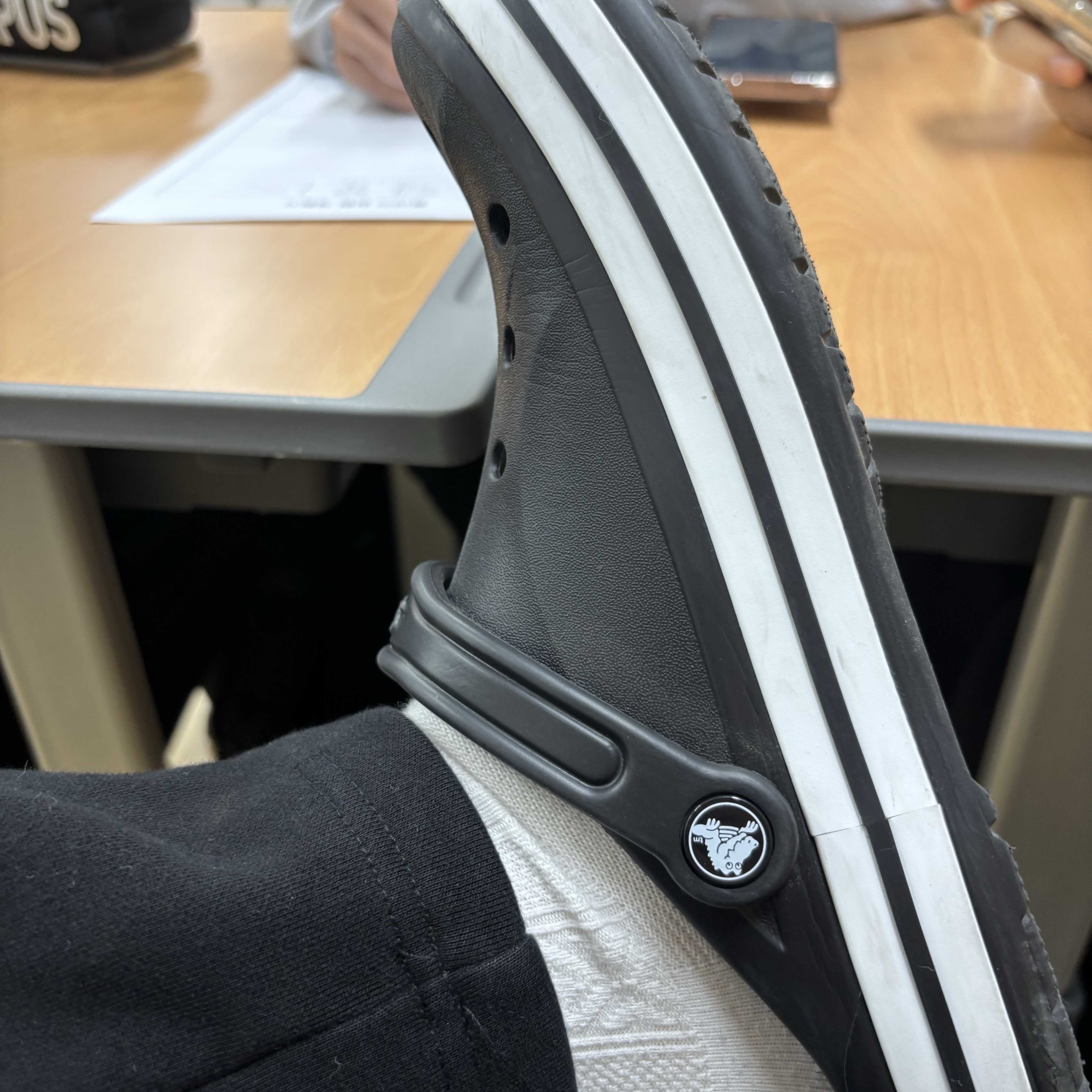 Crocs Bayaband Clog Black White 착용 스타일