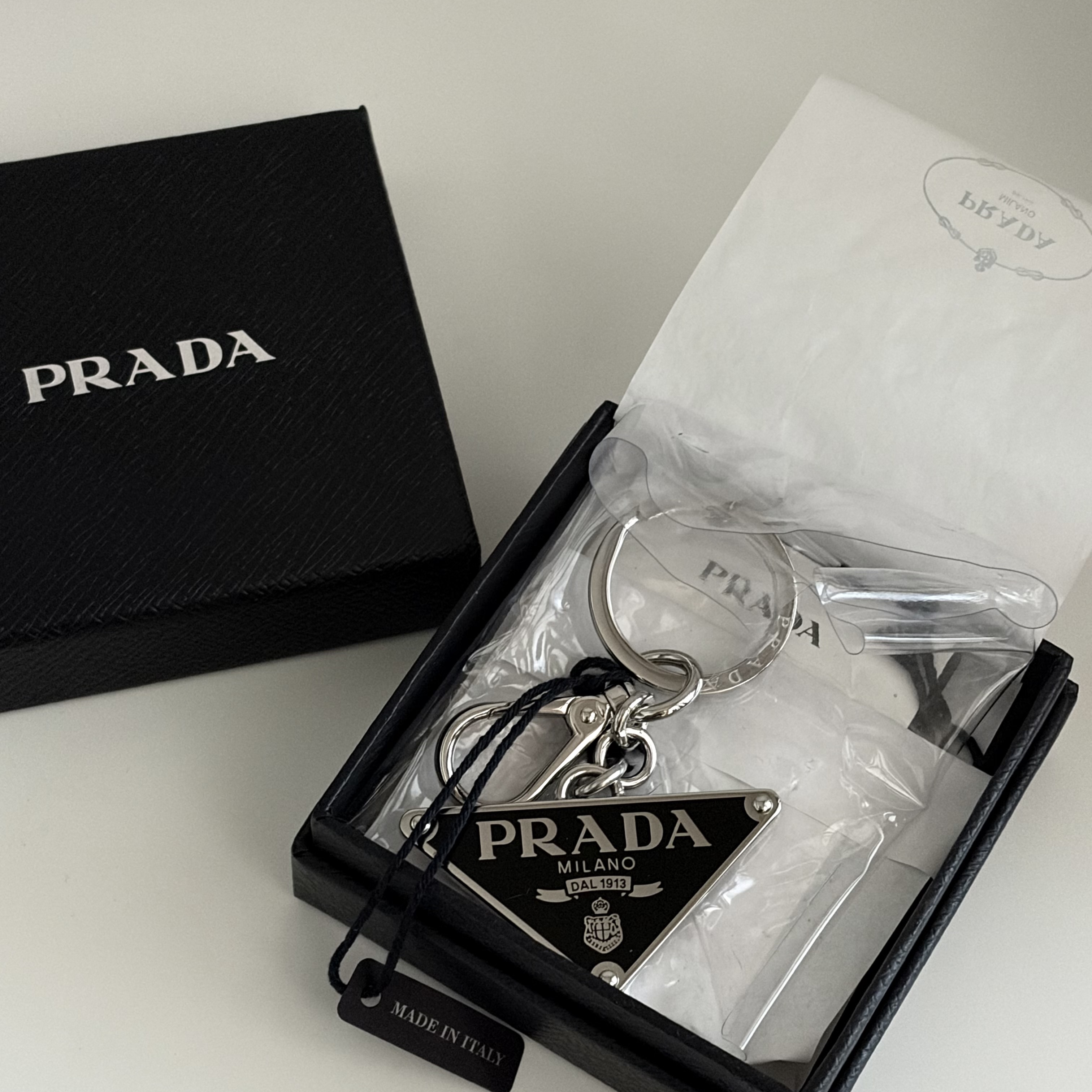 Prada Metal Triangle Logo Keychain Black 착용 스타일