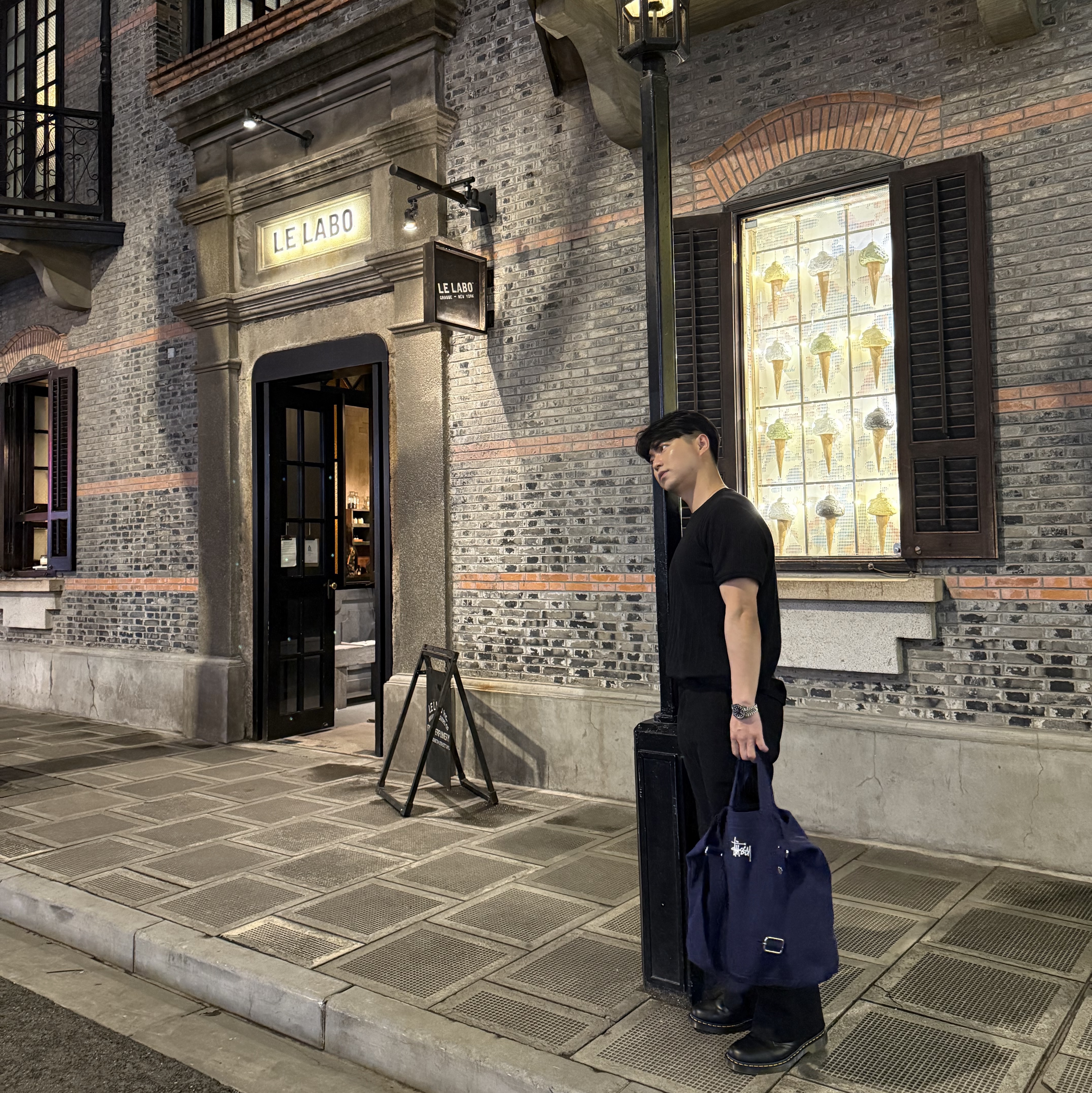 Stussy Canvas Crossbody Bag Navy 착용 스타일 - 2