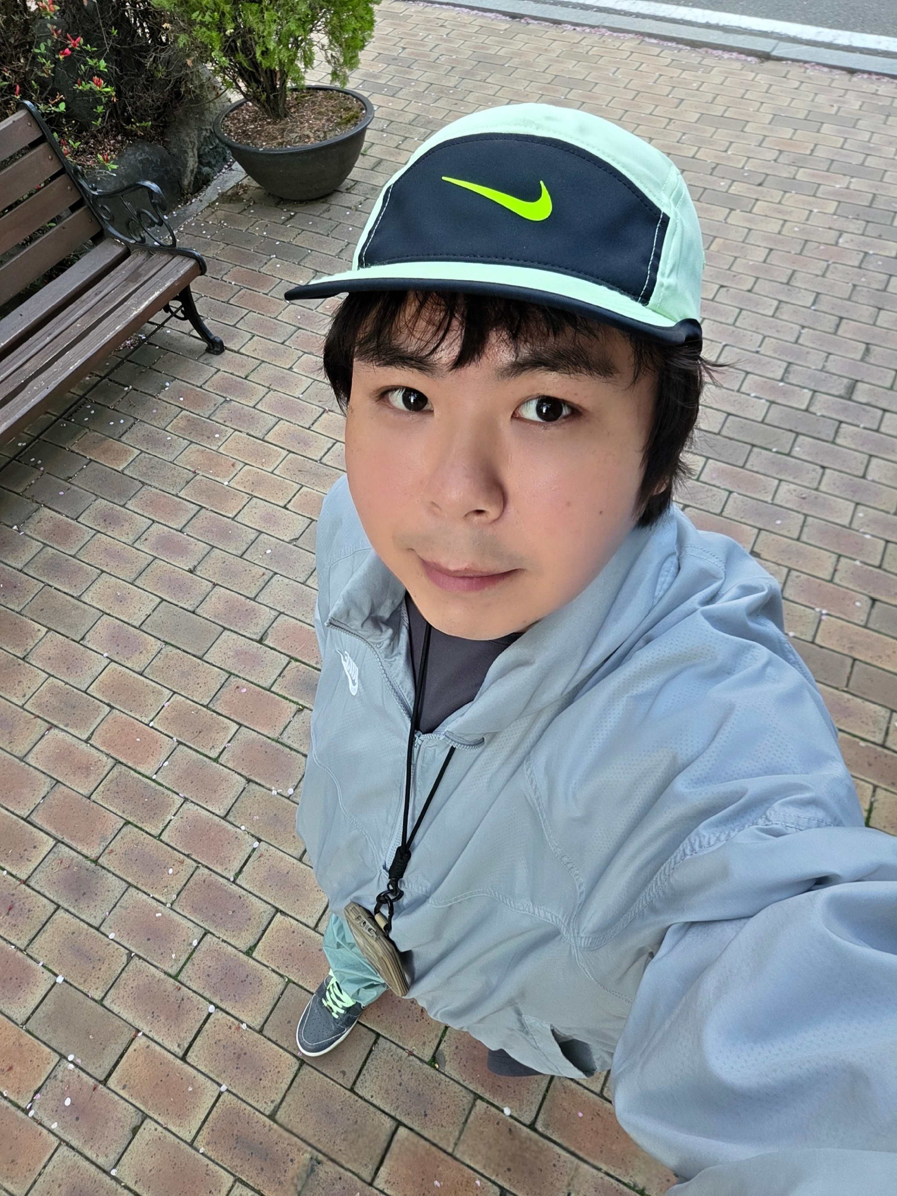 Nike Dri-Fit Fly Unstructured Swoosh Cap Barely Volt Black, Nike NSW Unlined Woven Windrunner Anorak Jacket Smoke Grey Heather - Asia 착용 스타일 - 1