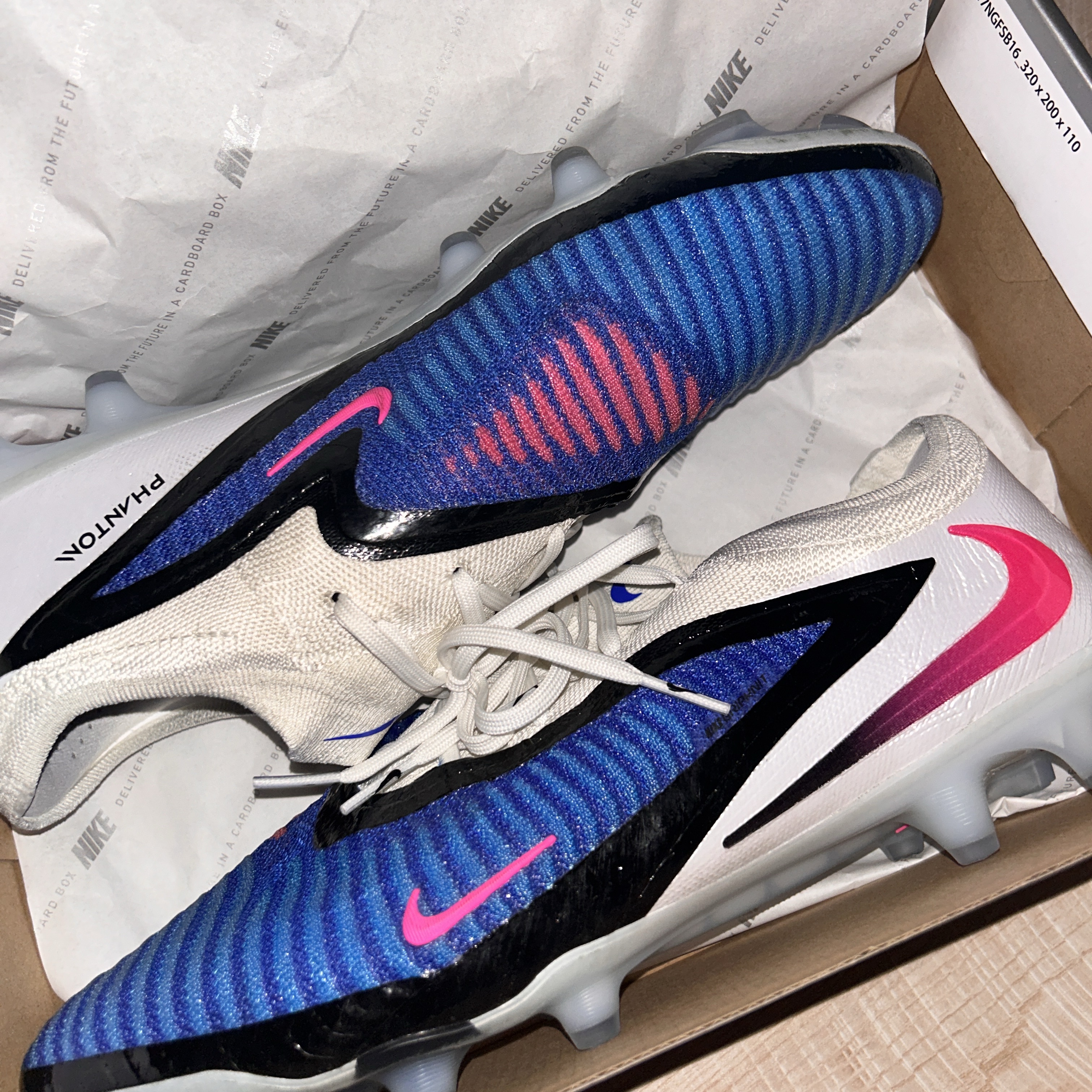 Nike Phantom 6 Low Elite AG-Pro Racer Blue Pink Blast 착용 스타일