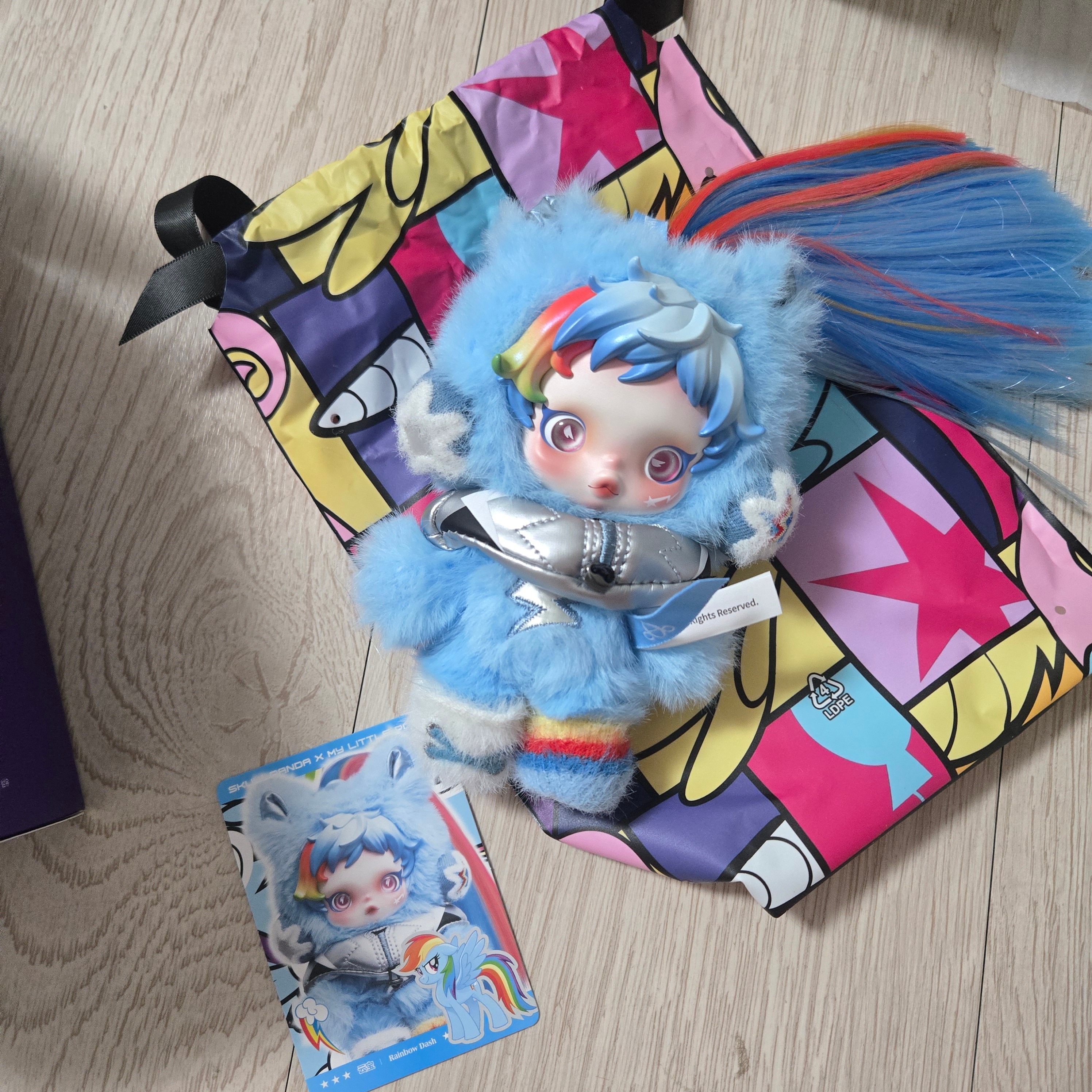 Pop Mart Skullpanda x My Little Pony Series Plush Doll Pendant Sealed Case (1 Blind Box) 착용 스타일