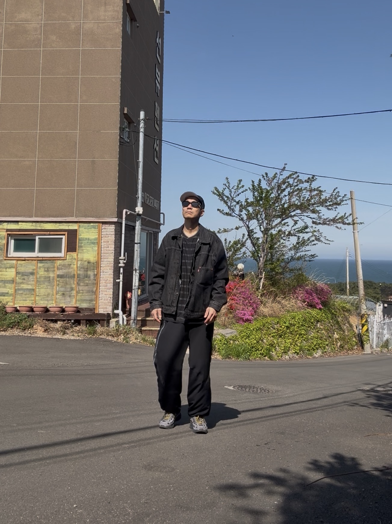 Palace Pro Shell 6-Panel Black - 23FW, Supreme x Umbro Stripe Soccer Jersey Black - 25SS 착용 스타일 - 2