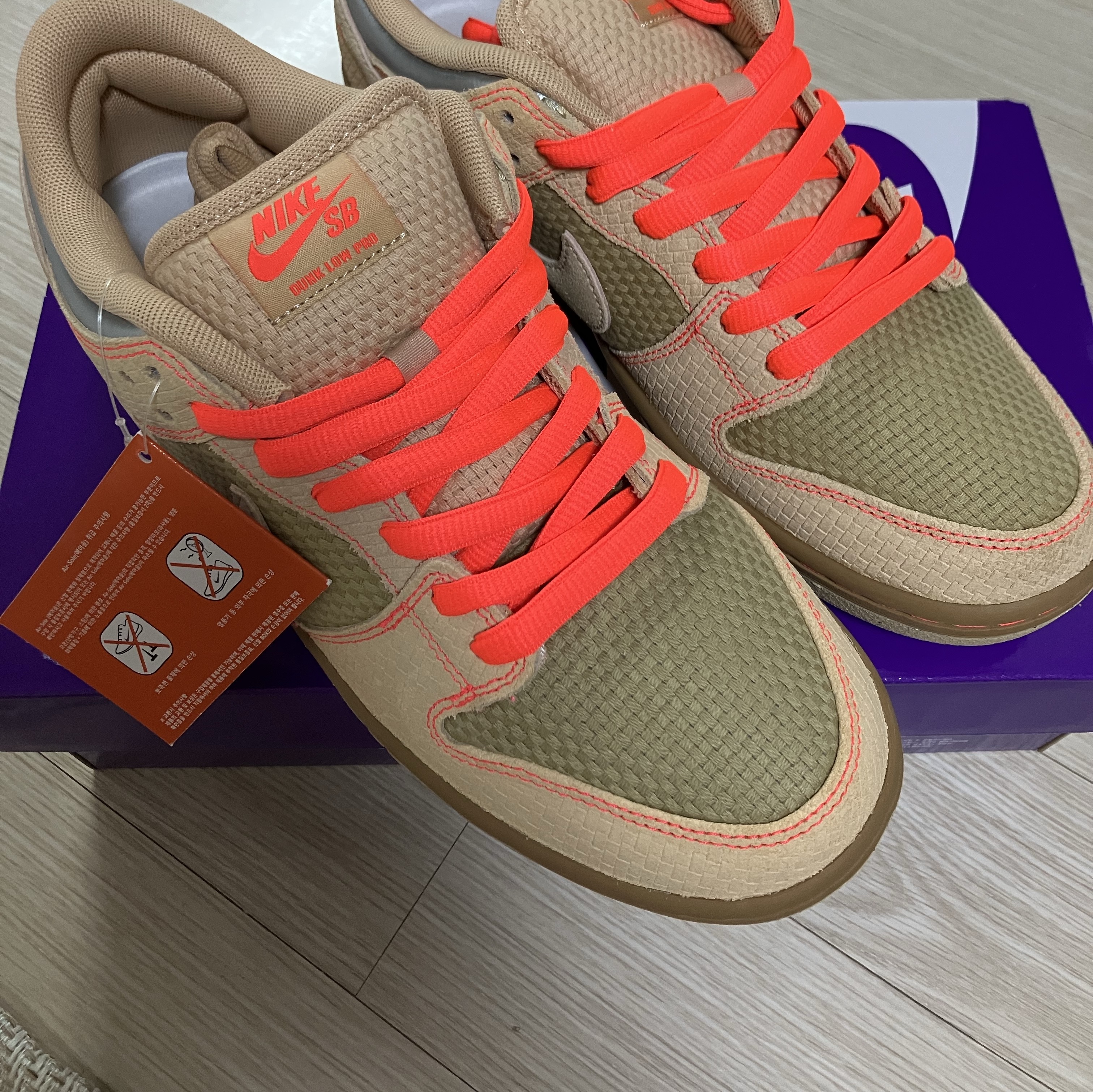 Nike SB Dunk Low Songkran Canvas and Parachute Beige 착용 스타일 - 1