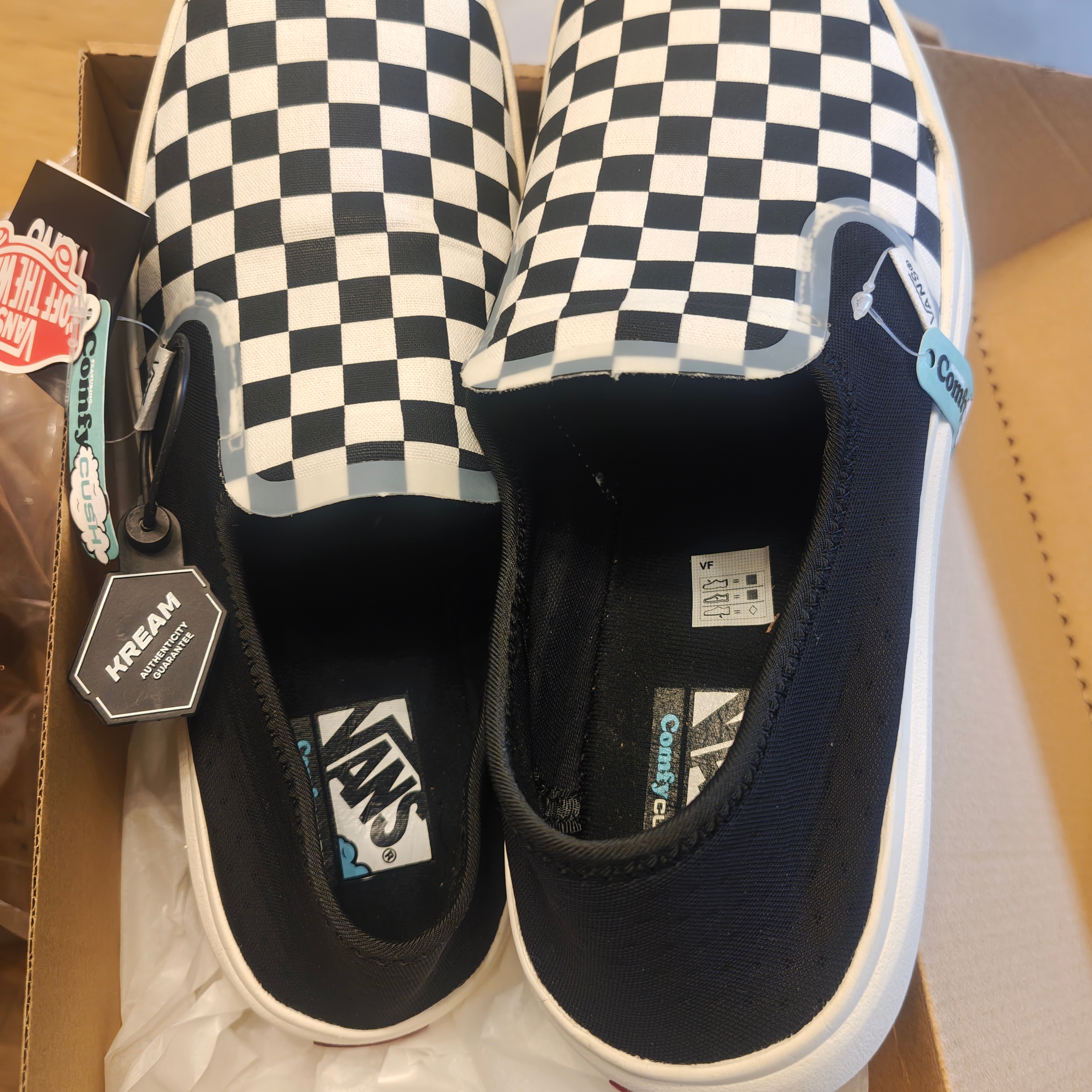 Vans Checkerboard Comfycush One Black 착용 스타일 - 3