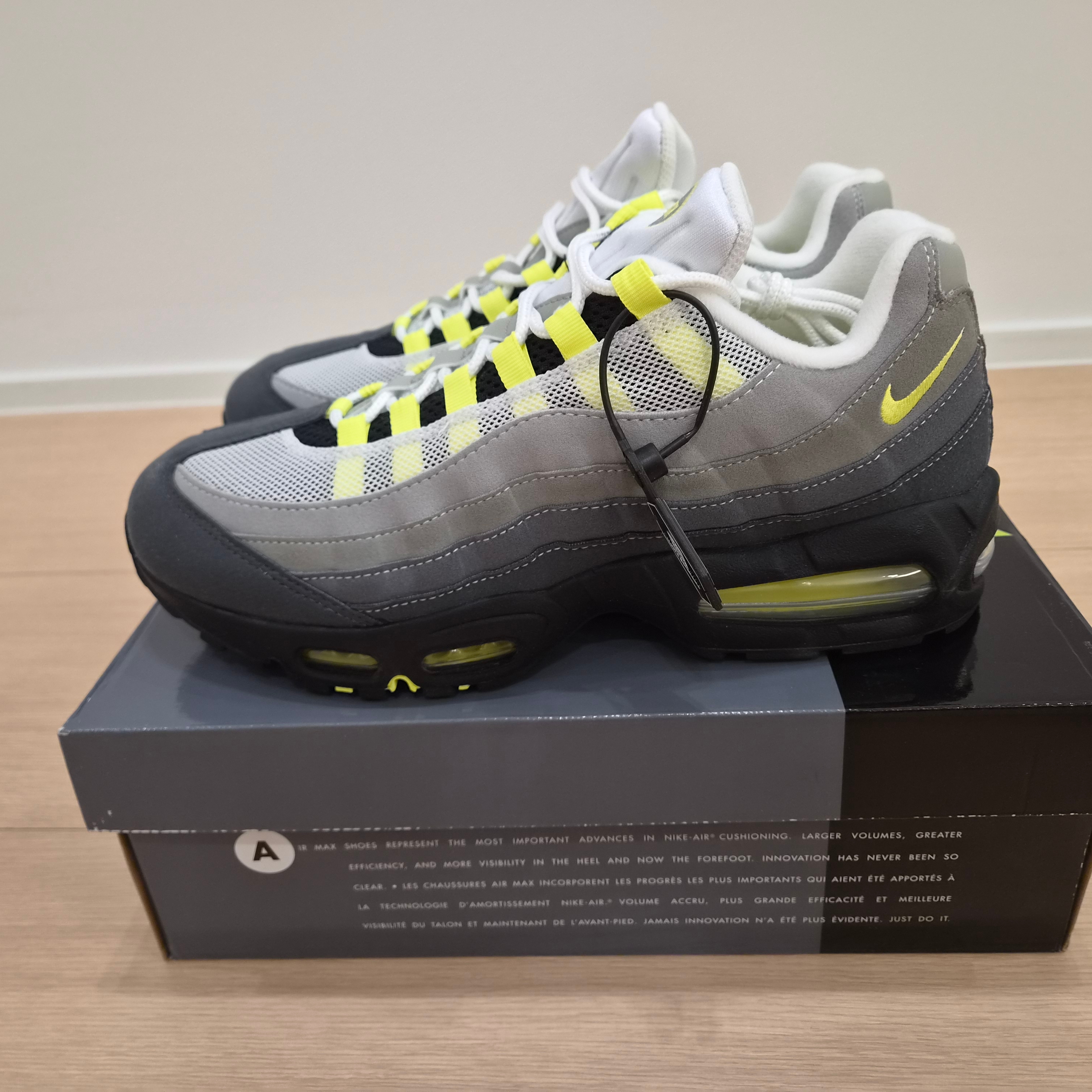 Nike Air Max 95 OG Neon 착용 스타일 - 1