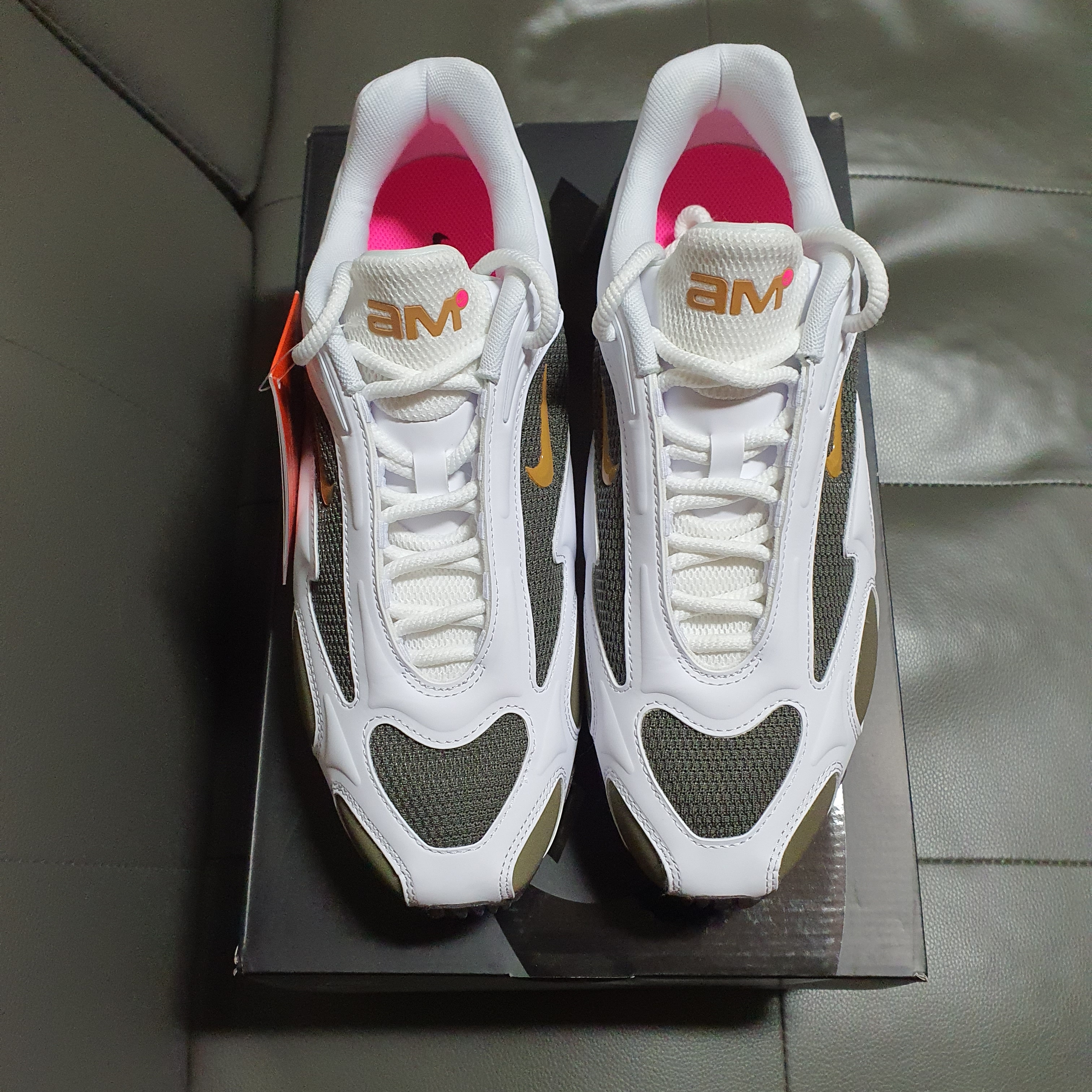 (W) Nike x Veneda Carter Air Max Muse White and Cargo Khaki 착용 스타일