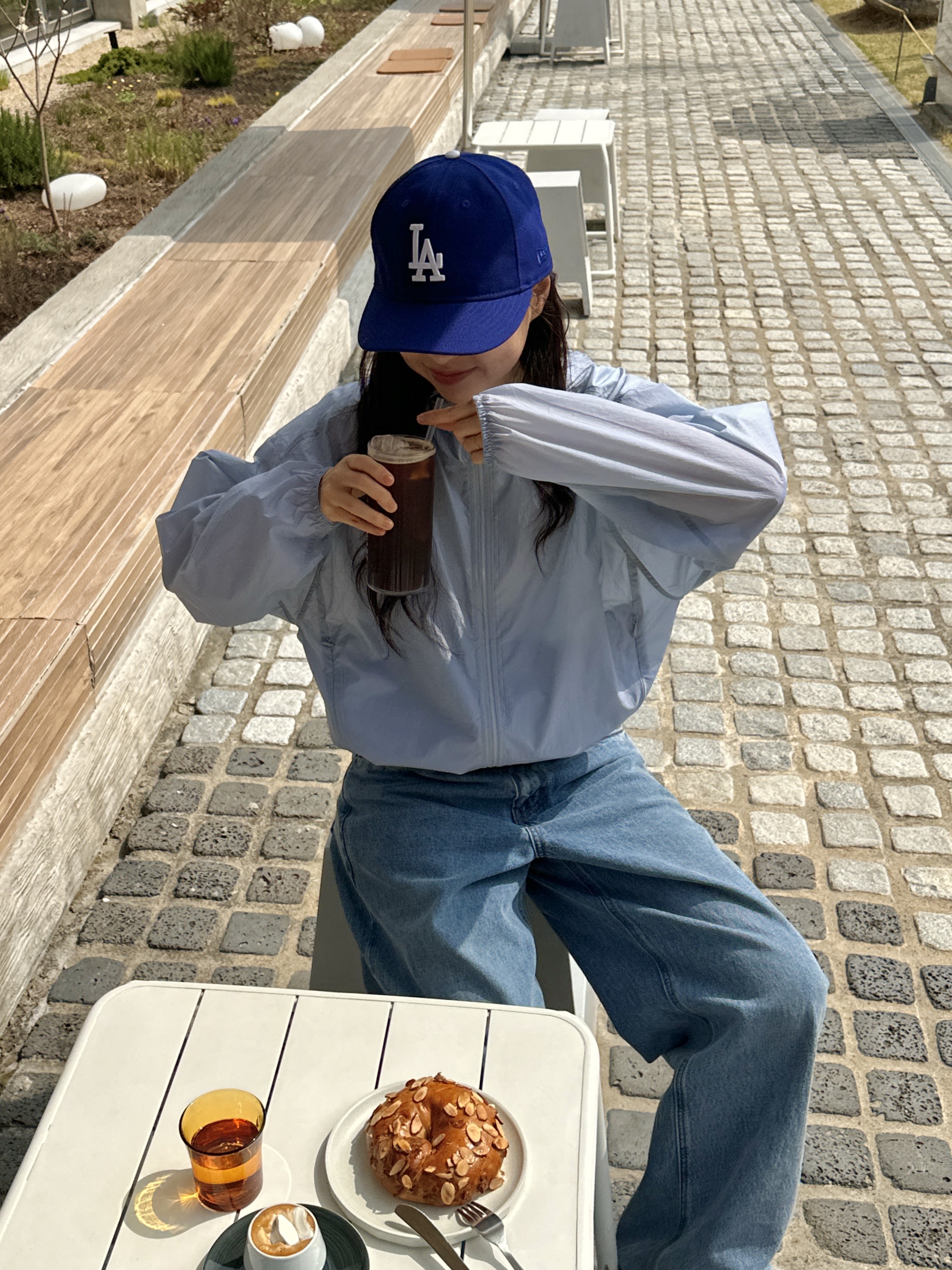 New Era x Beams LA Dodgers 9FIFTY Retro Crown Cap Blue, Onitsuka Tiger Tokuten Fiery Red Cream 착용 스타일 - 4