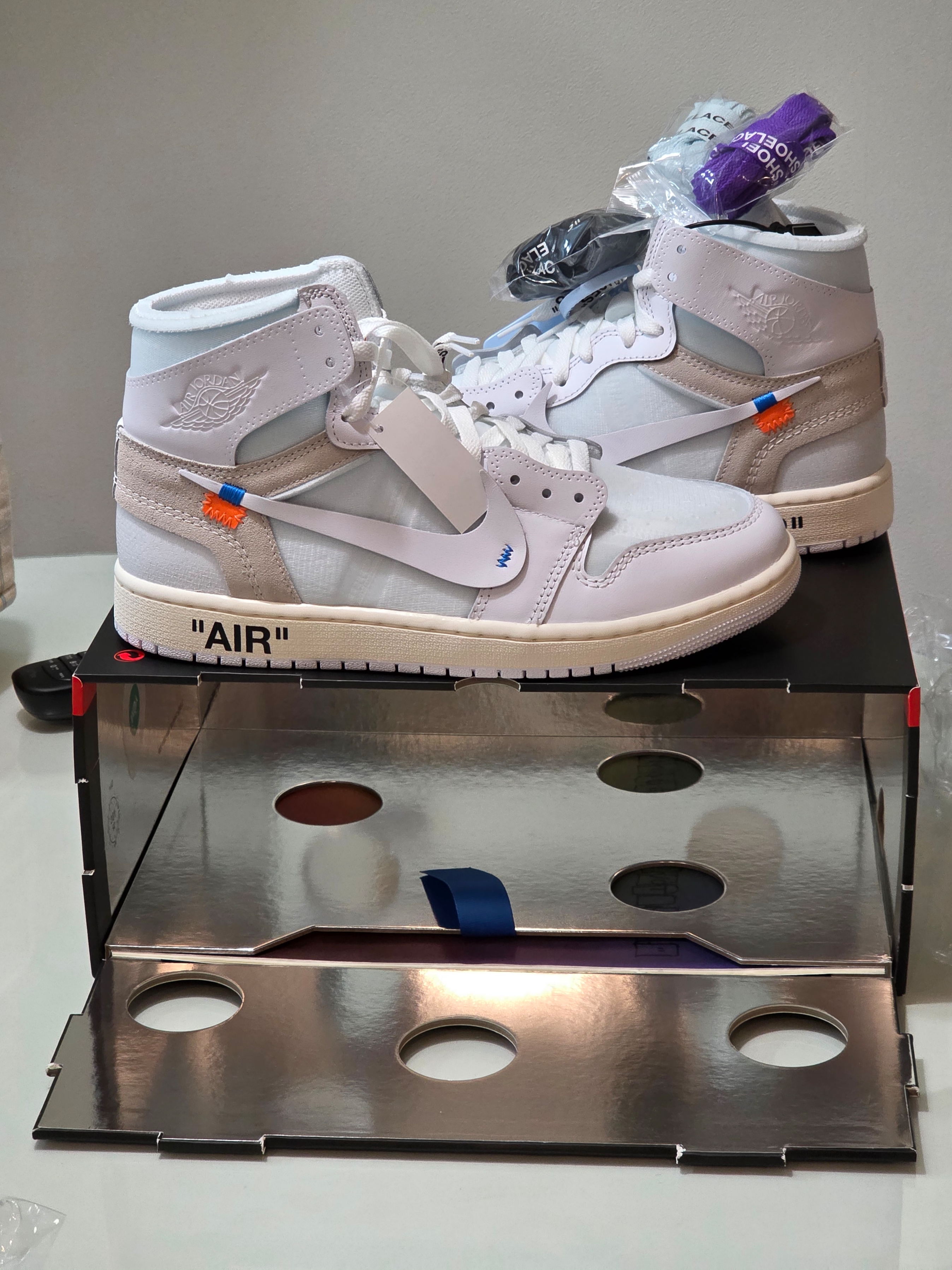 Jordan 1 x Virgil Abloh Archive Retro High Alaska White, Gucci 450950 GG Supreme Snake Tote Shoulder Bag 착용 스타일 - 5