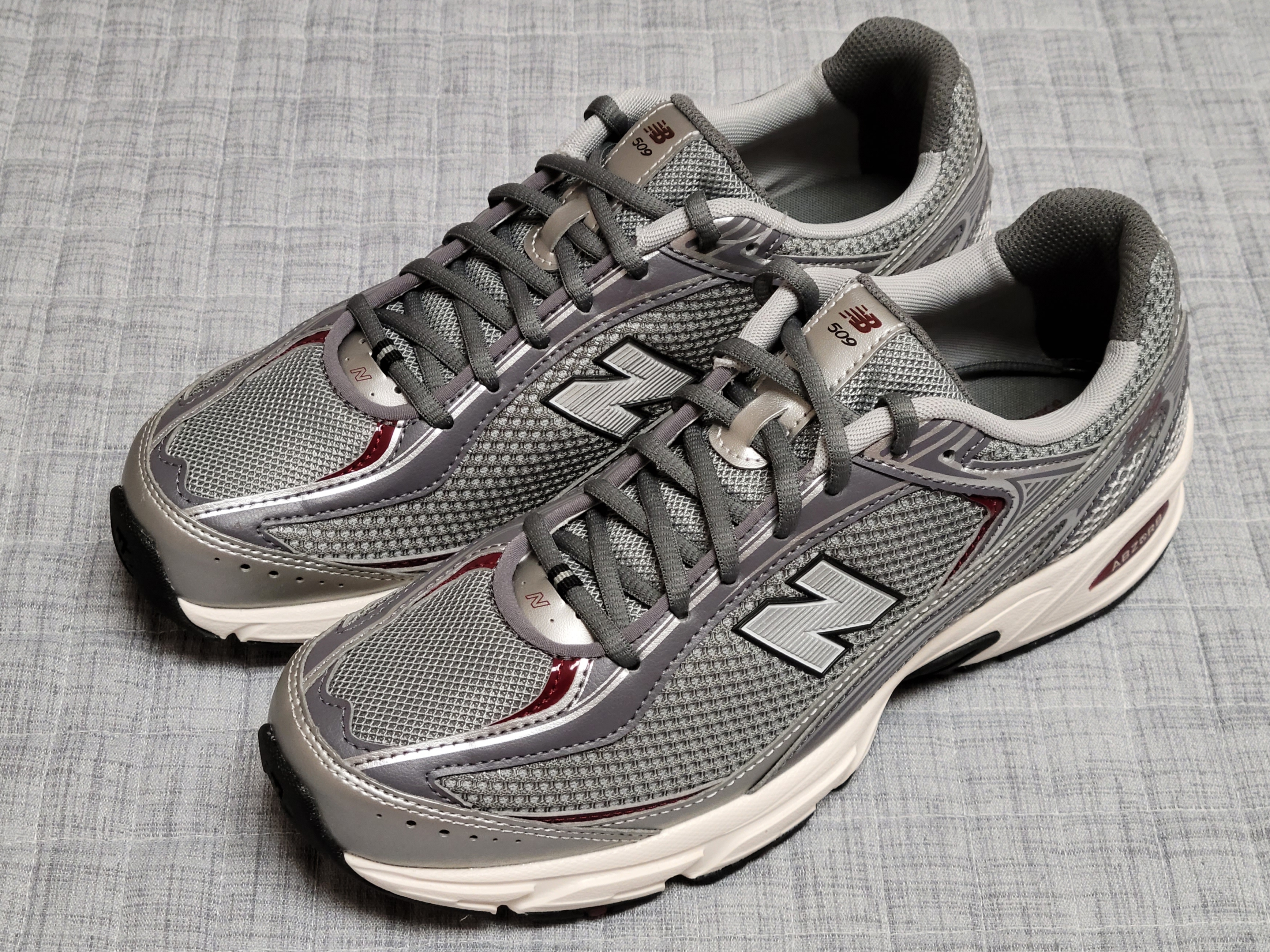 New Balance 509 Grey 착용 스타일 - 2