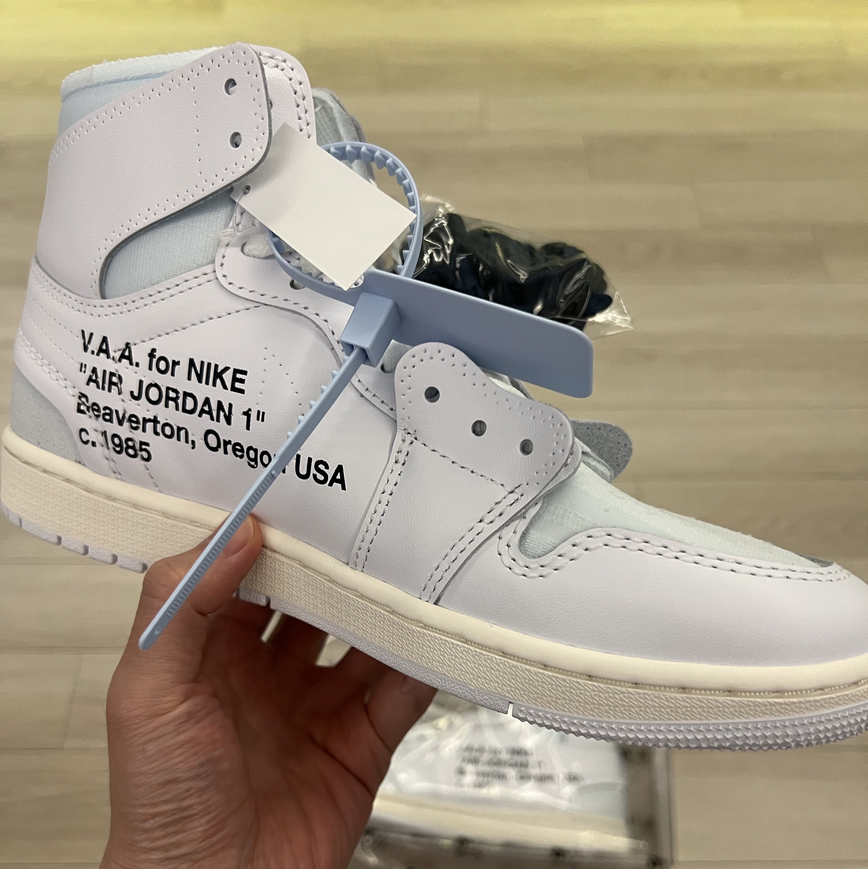 Jordan 1 x Virgil Abloh Archive Retro High Alaska White 착용 스타일 - 4