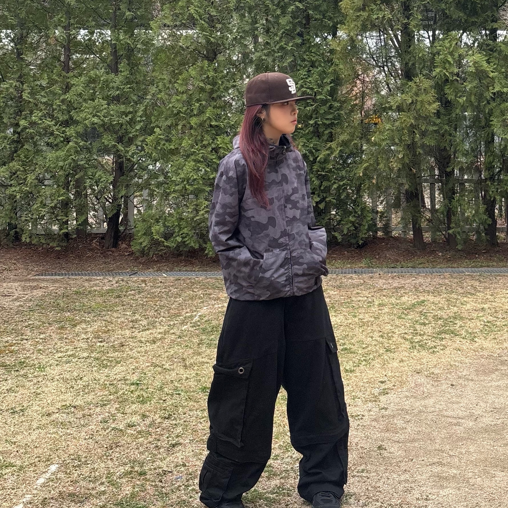 SLOW RECORD HOUSE Ripstop Camo Windbreaker Charcoal 착용 스타일 - 5