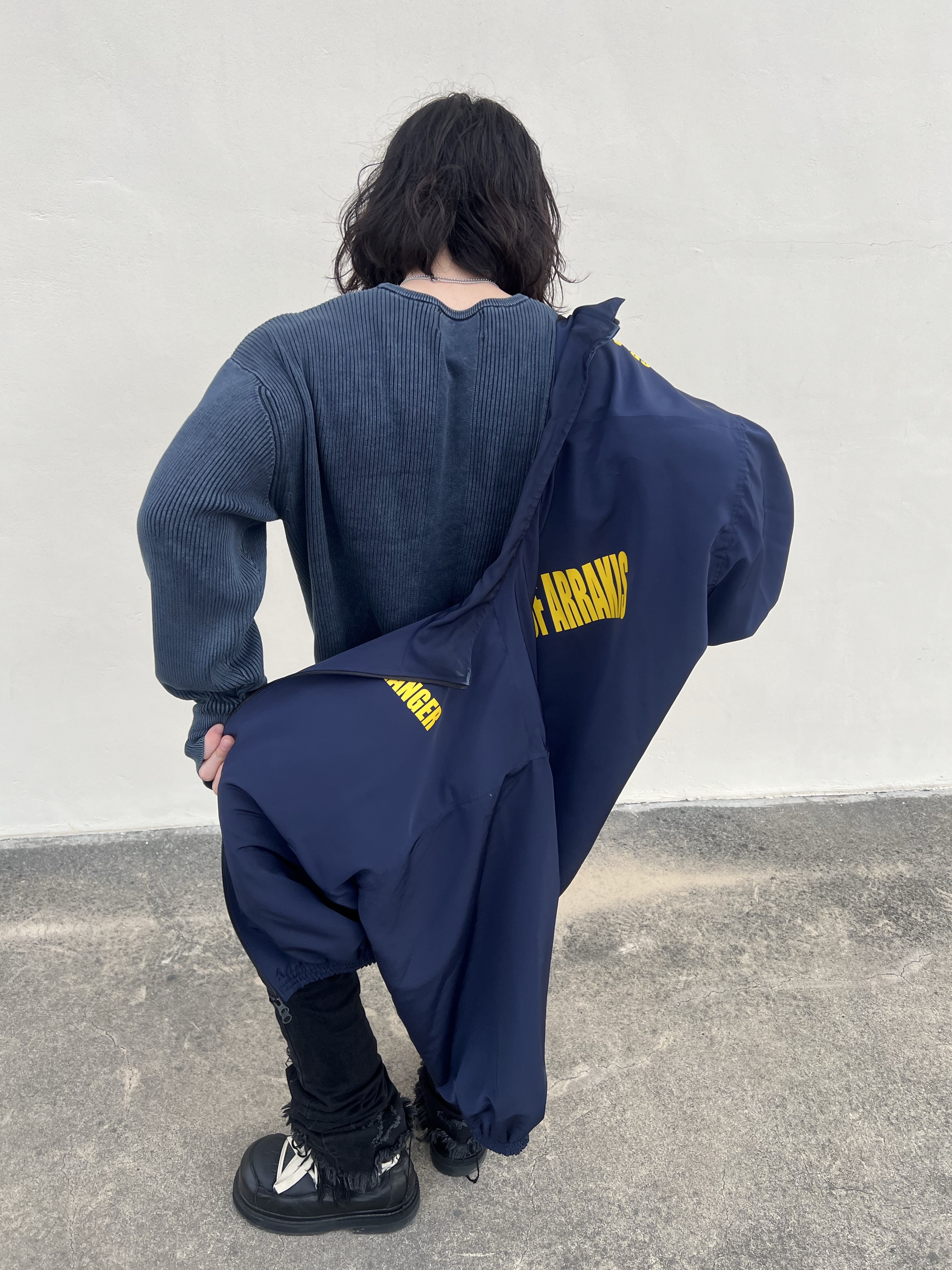 Undermycar Maigan Padded Shoulder Zip-Up Blouson India Ink - 23FW, Undermycar Calf Hair Module Belt Strap Red Leopard 착용 스타일 - 8