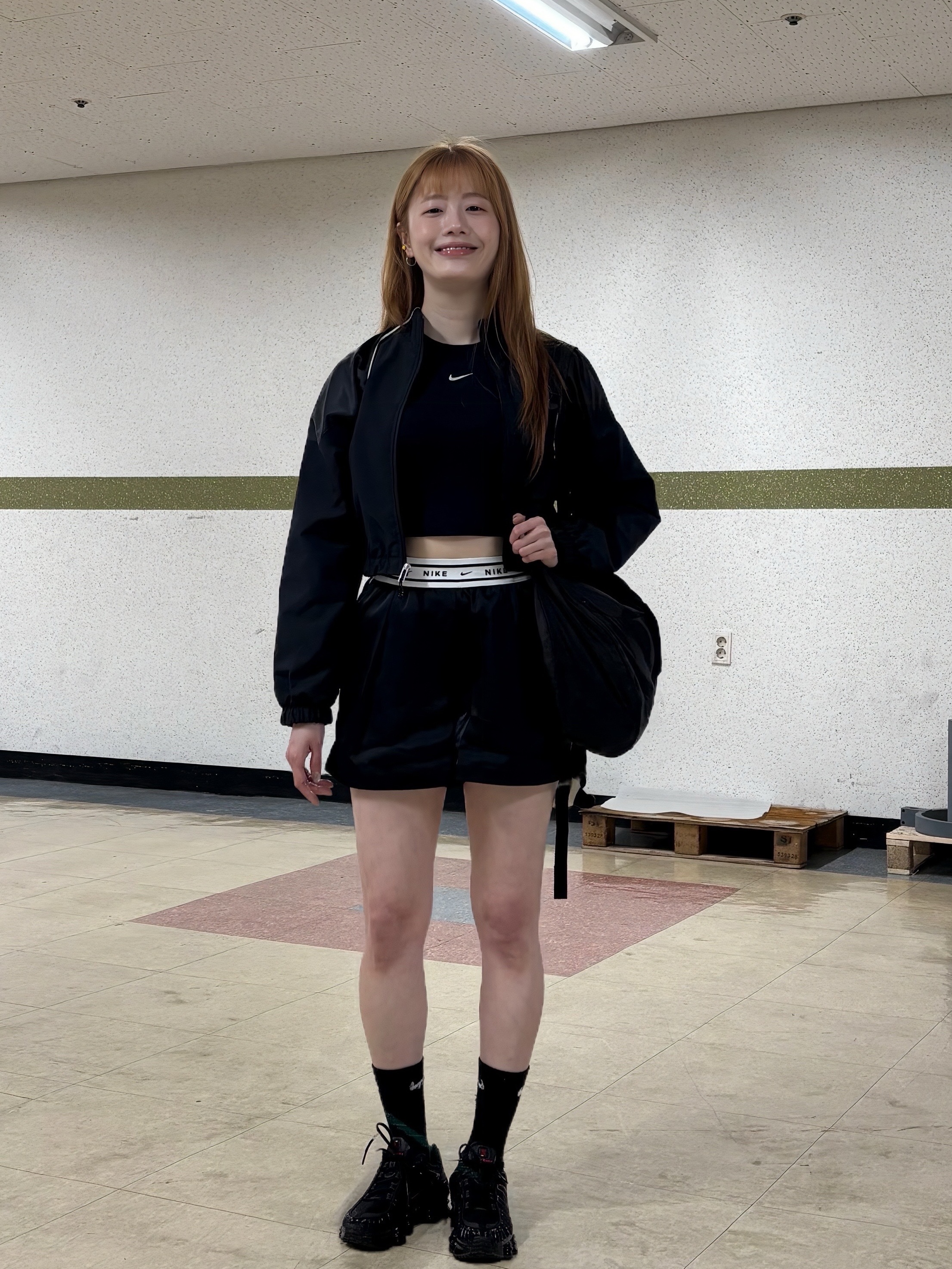 (W) Nike Shox TL Black and Max Orange, (W) NIke NSW Loose Fit Mid-Rise Satin Shorts Black Sail - Asia 착용 스타일 - 2