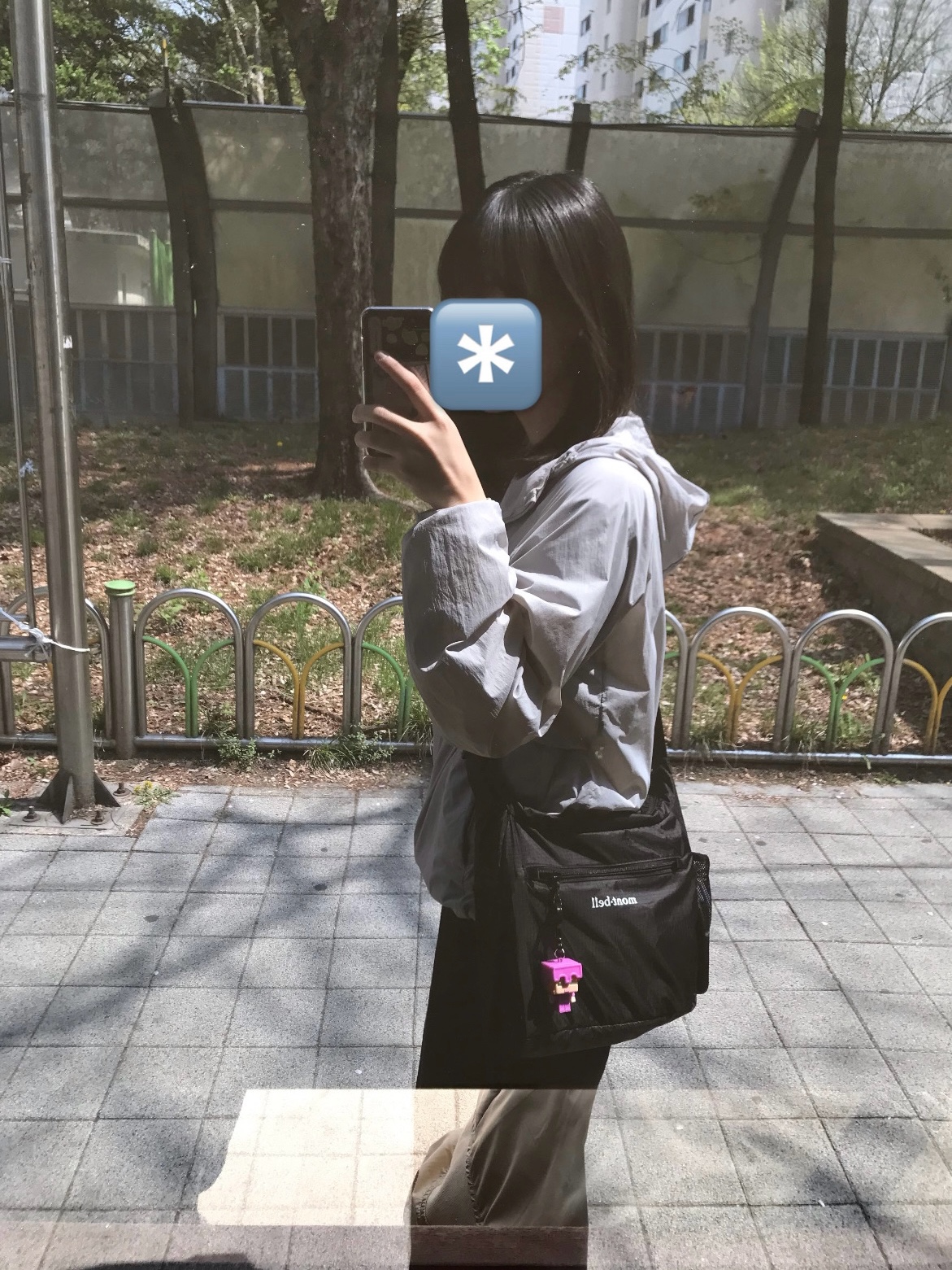 Montbell Pocketable Light Shoulder Bag Small Black 착용 스타일