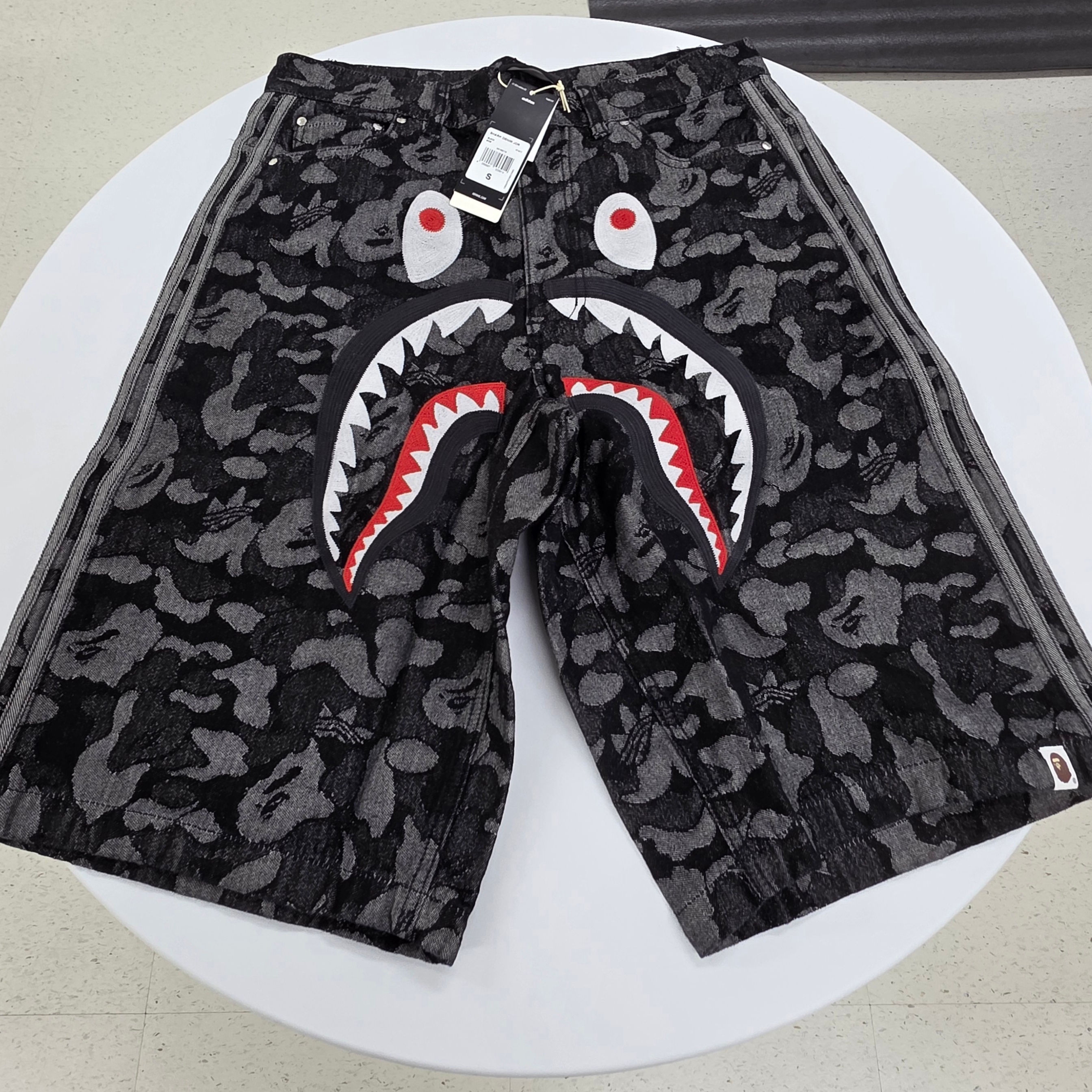 Adidas x BAPE Shark Denim Shorts Black - KR Sizing 착용 스타일 - 1