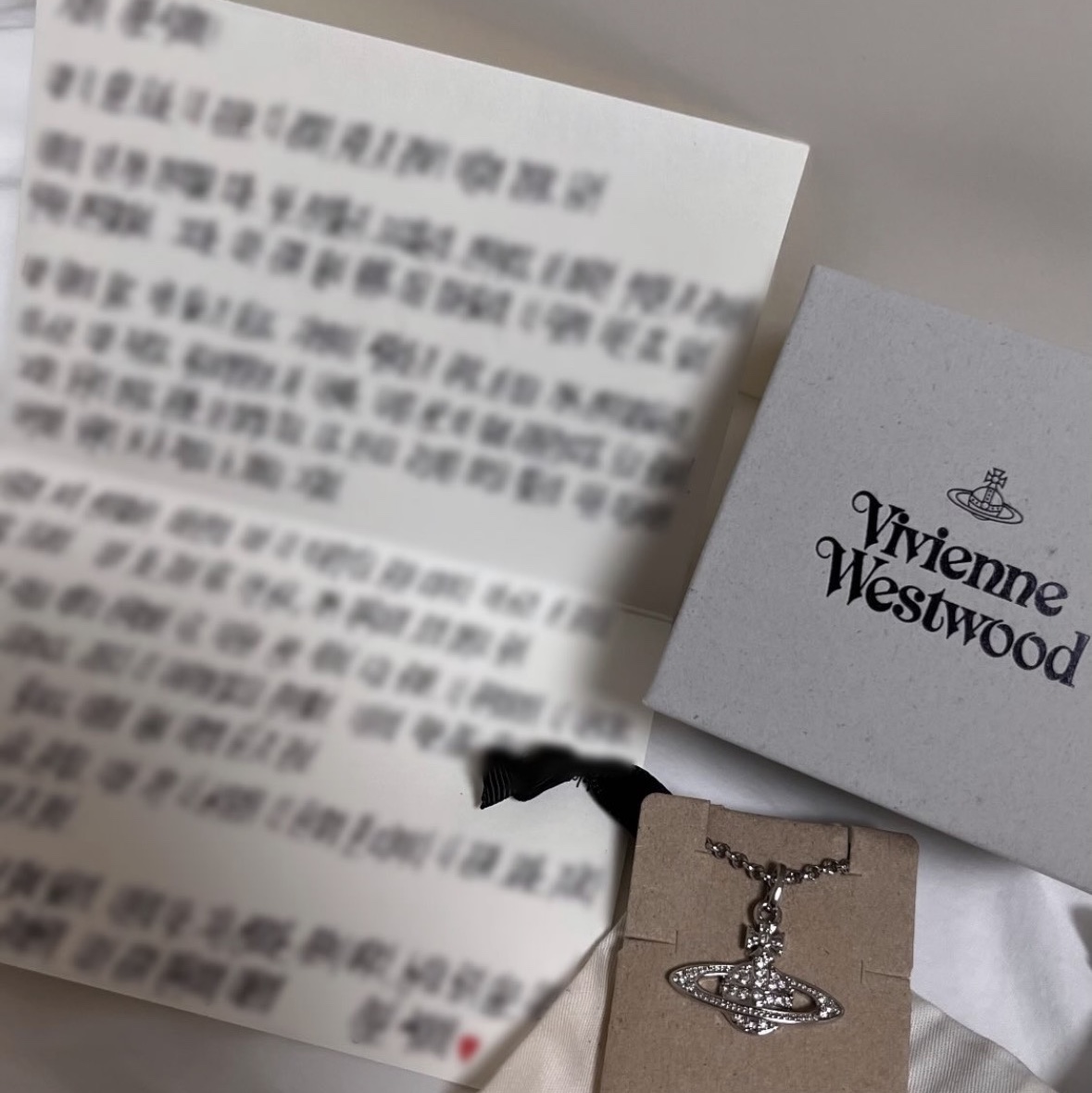 Vivienne Westwood Mini Bas Relief Pendant Silver 착용 스타일