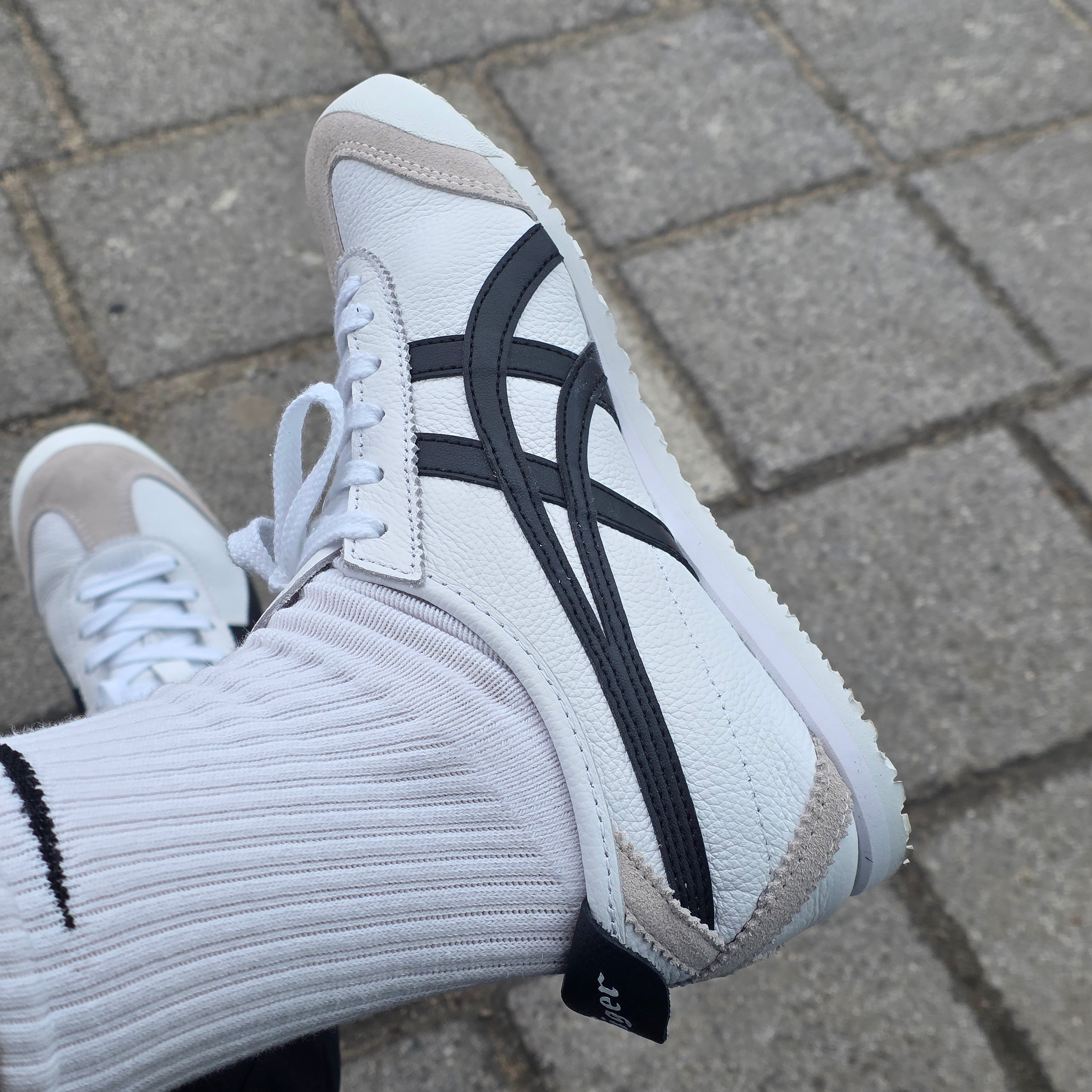 Onitsuka Tiger Mexico 66 White Black 착용 스타일 - 1