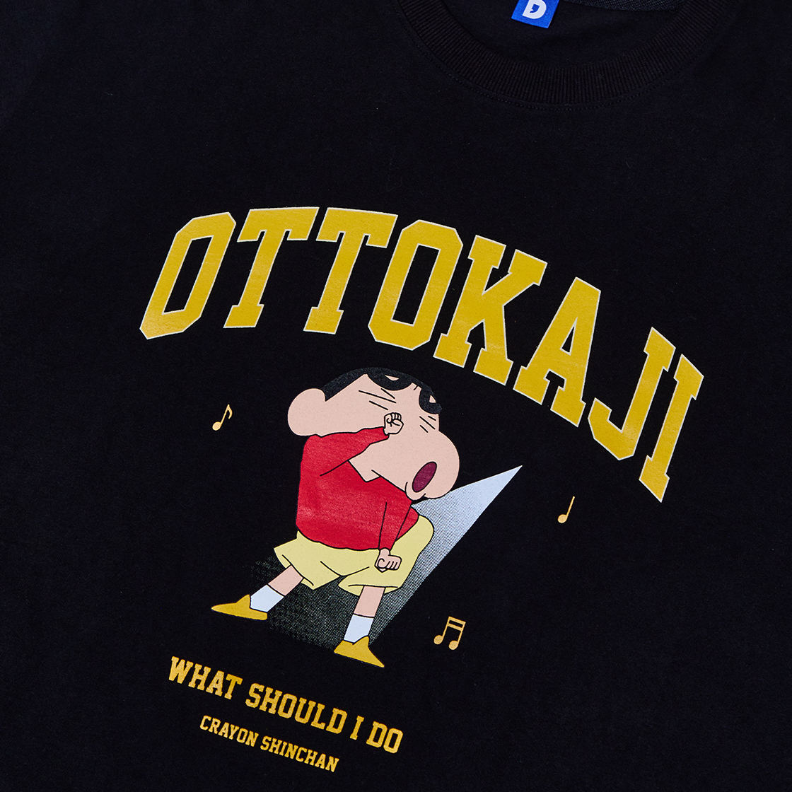 댄꼼마 X 짱구 오또카지 반팔 티셔츠 (블랙)(DANCOMMA x Crayon Shin-chan ‘Ottokaji’ Short Sleeve T-Shirt (Black)) - 4