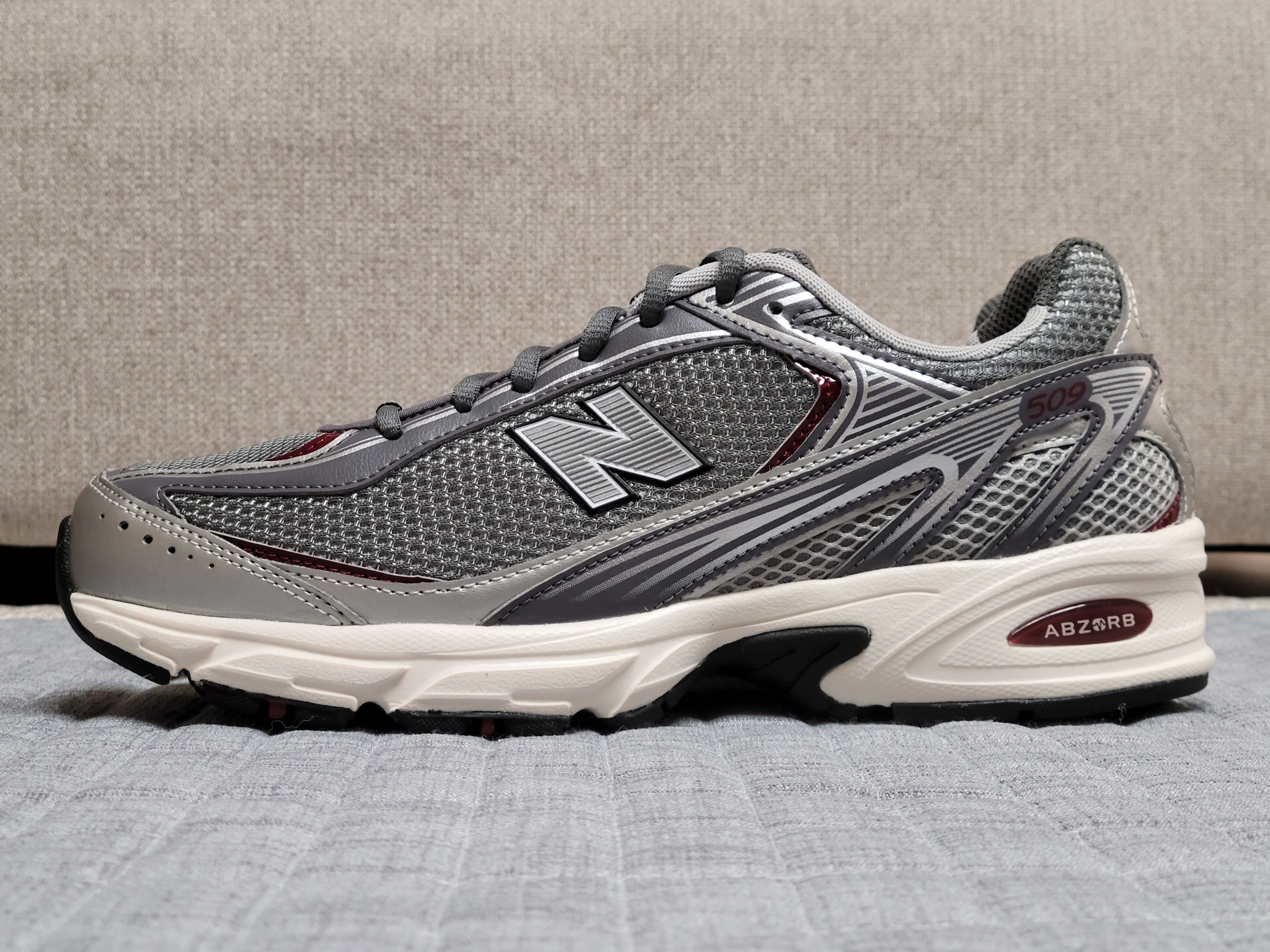 New Balance 509 Grey 착용 스타일 - 1