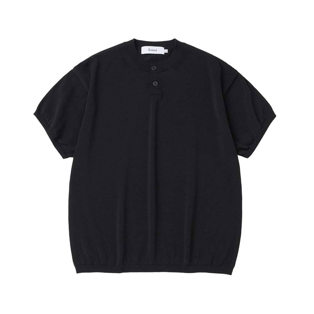 니티드 쉘론 냉감 싱글 크롭 헨리넥 니트 블랙(Knitted Shelron Cooling Single Crop Henly-Neck Knit Black)