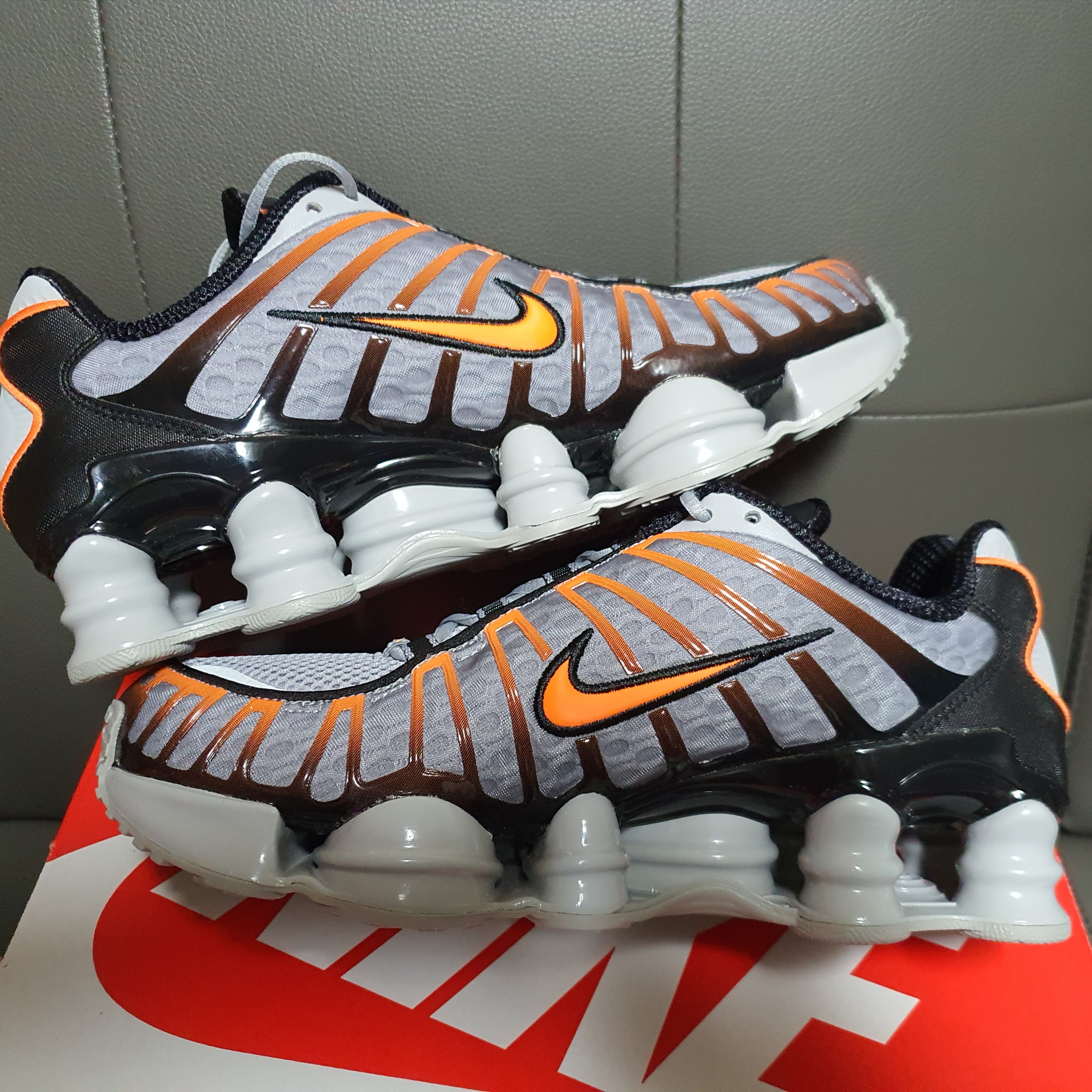 Nike Shox TL Light Smoke Grey Black 착용 스타일