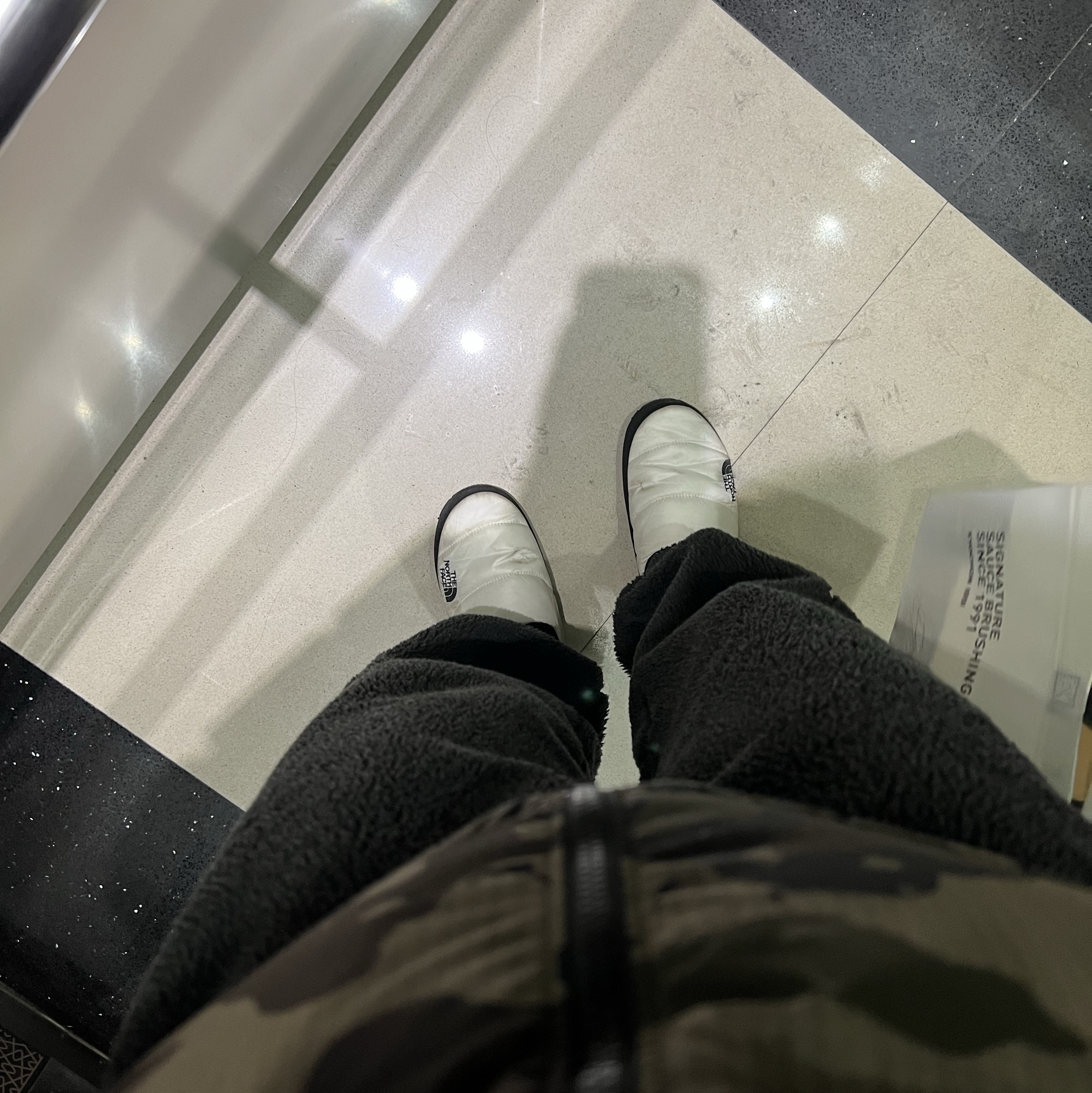 The North Face Nuptse Mule White 착용 스타일