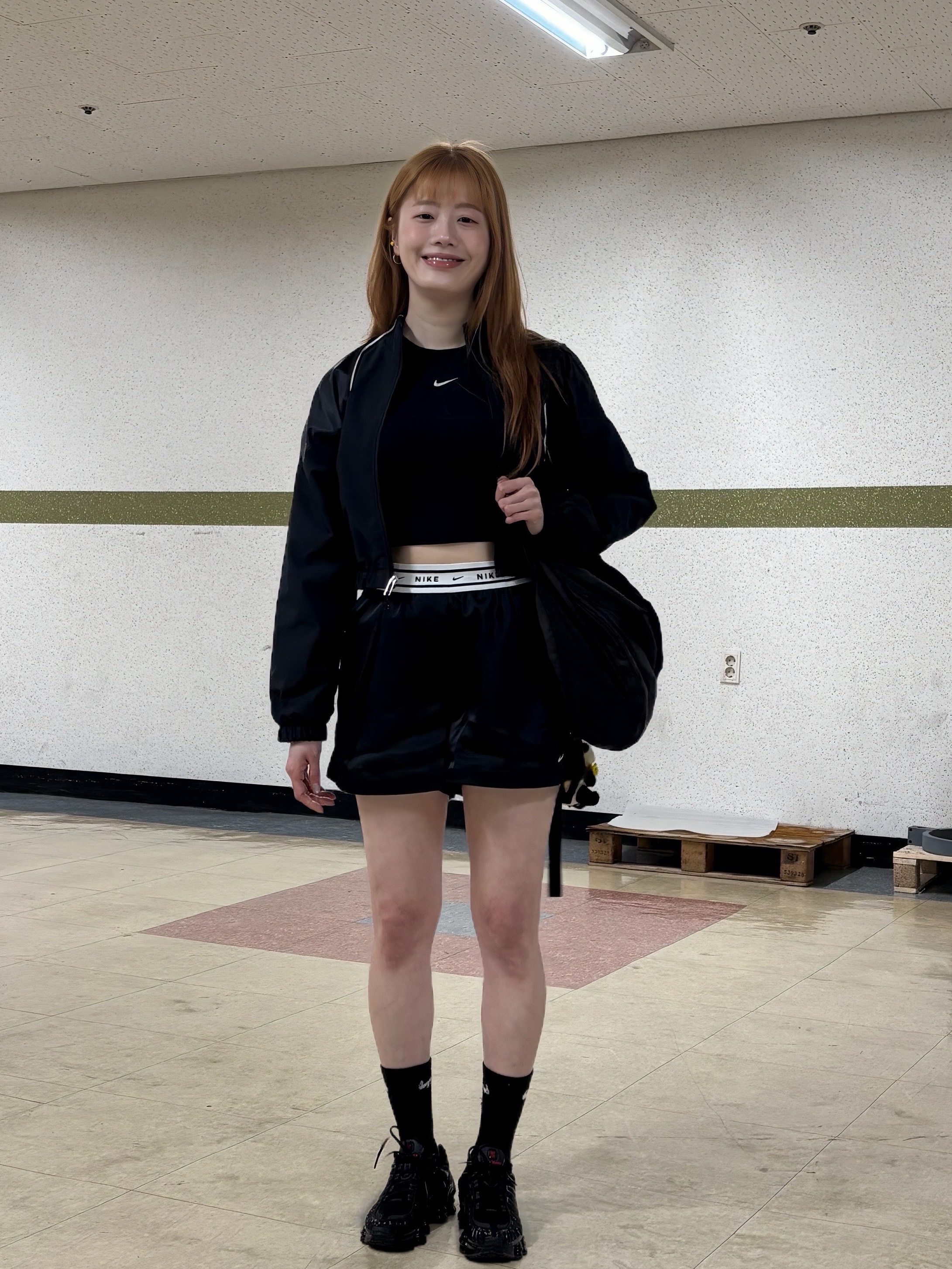 (W) Nike Shox TL Black and Max Orange, (W) NIke NSW Loose Fit Mid-Rise Satin Shorts Black Sail - Asia 착용 스타일 - 8
