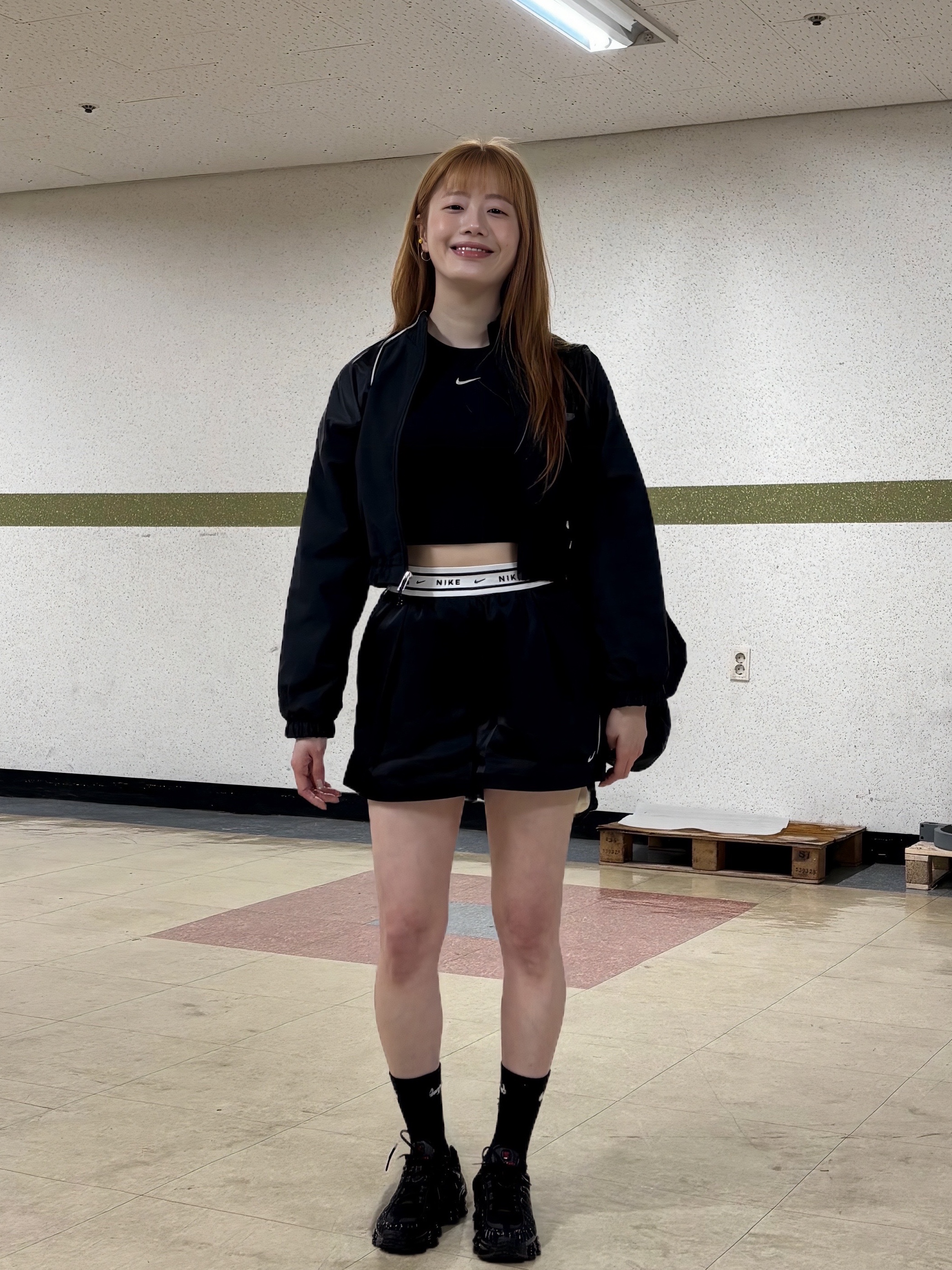 (W) Nike Shox TL Black and Max Orange, (W) NIke NSW Loose Fit Mid-Rise Satin Shorts Black Sail - Asia 착용 스타일 - 9