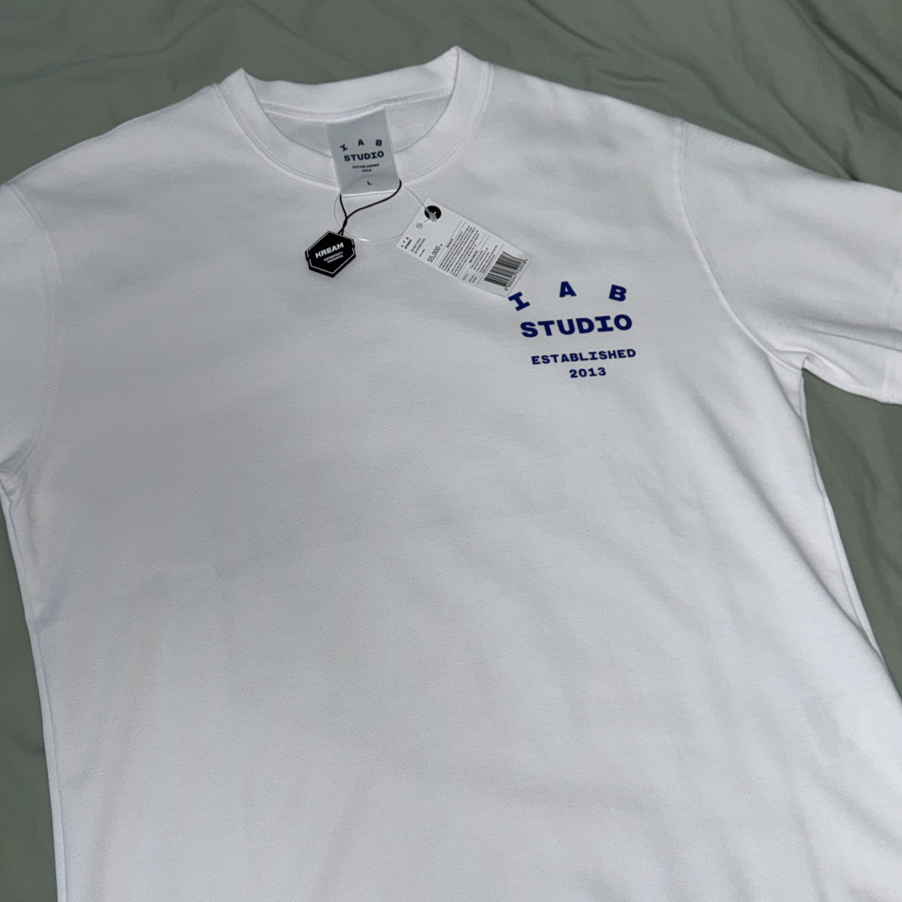 IAB Studio 26 IAB T-Shirt White Navy, IAB Studio 26 IAB T-Shirt Charcoal White 착용 스타일 - 3