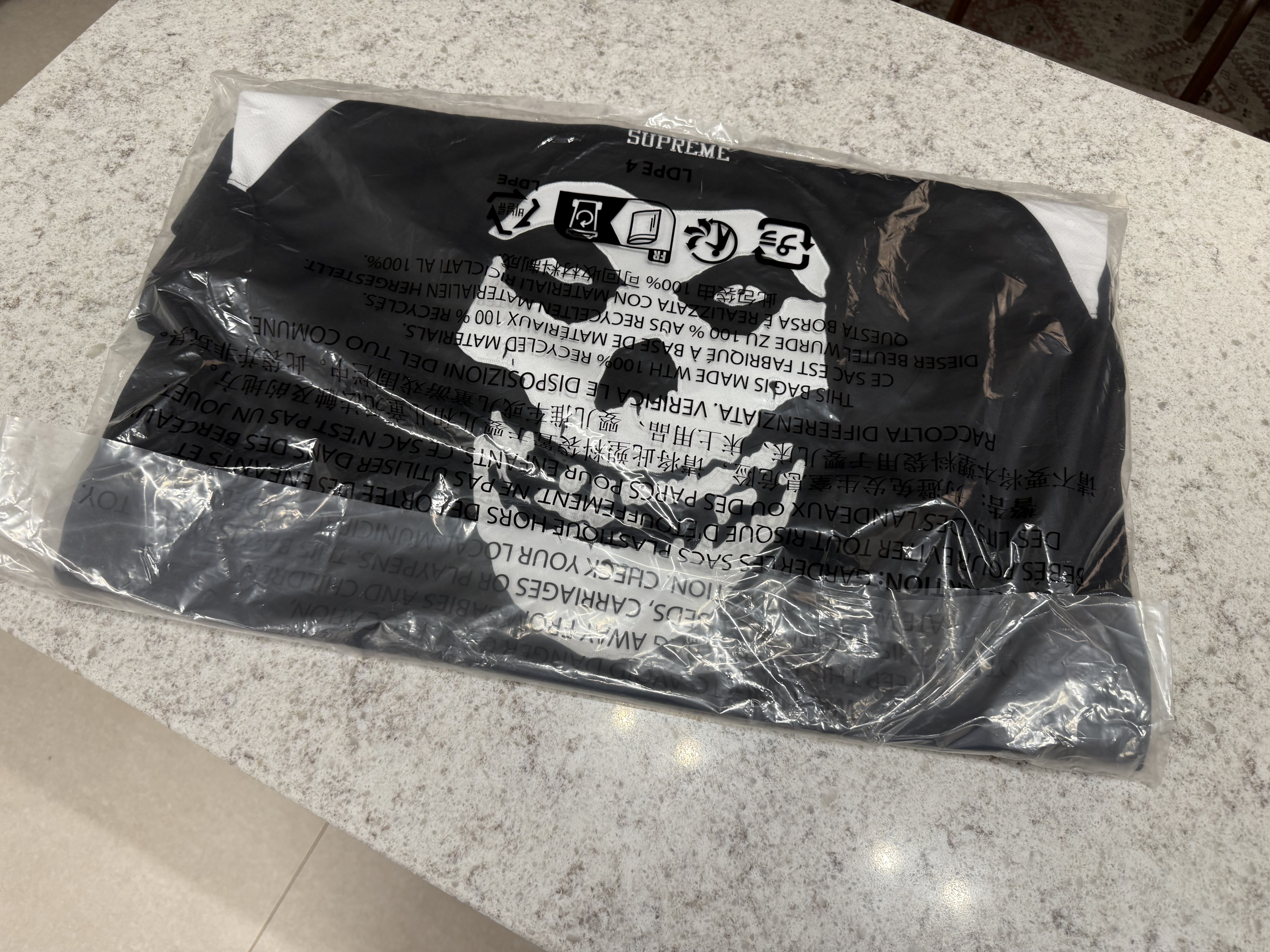 Supreme x The Misfits Hockey Jersey Black - 26SS 착용 스타일 - 3