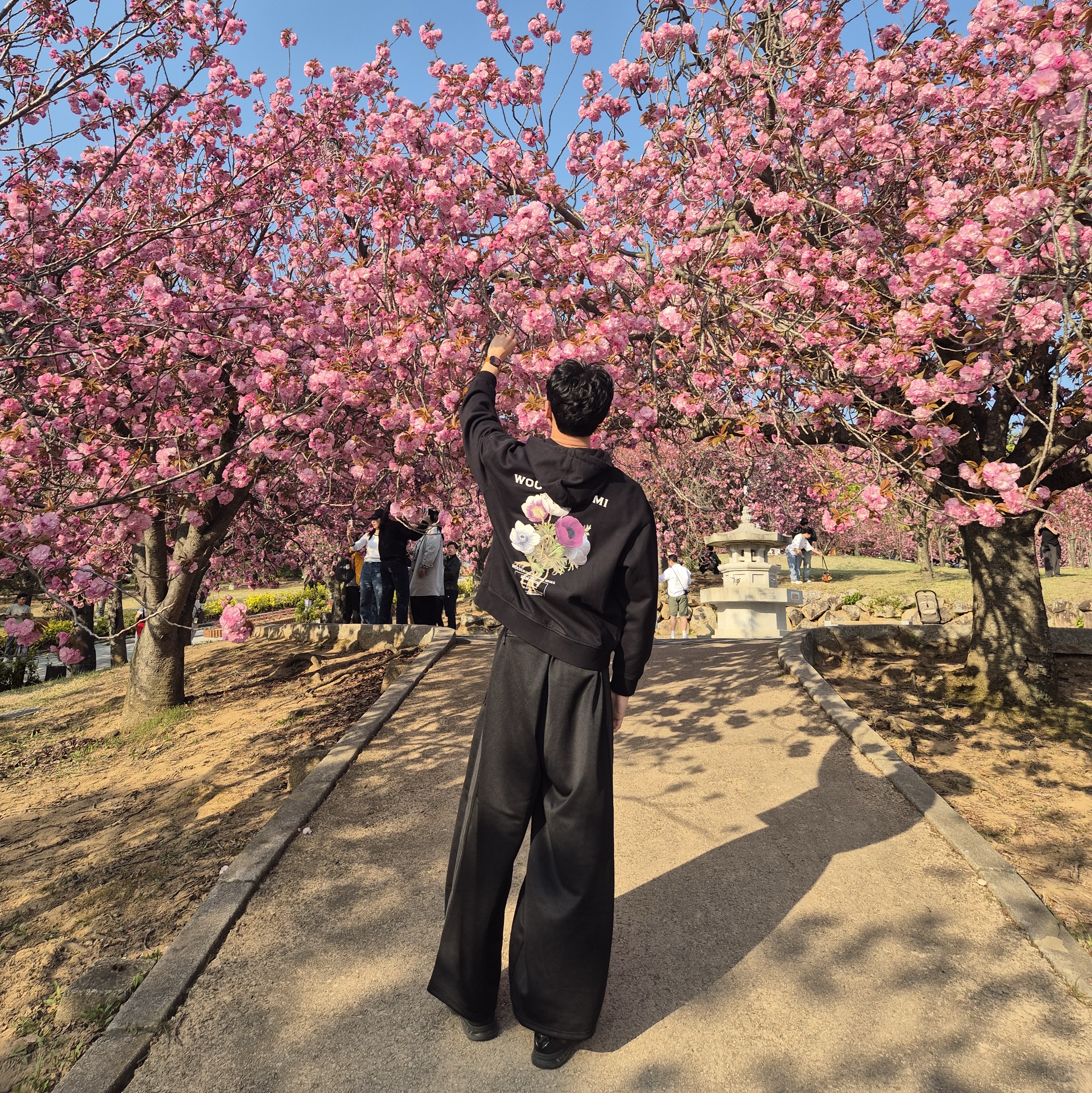 Wooyoungmi Flower Back Logo Hoodie Black - 23FW, Needles H.D. Track Pants Poly Smooth Black (LHP, Studious) 착용 스타일 - 2